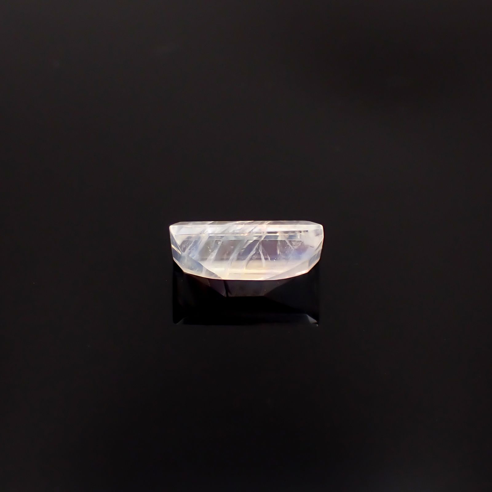 レインボームーンストーン インド・ビハール産 3.33ct / 13.2x6mm前後 [260431967]