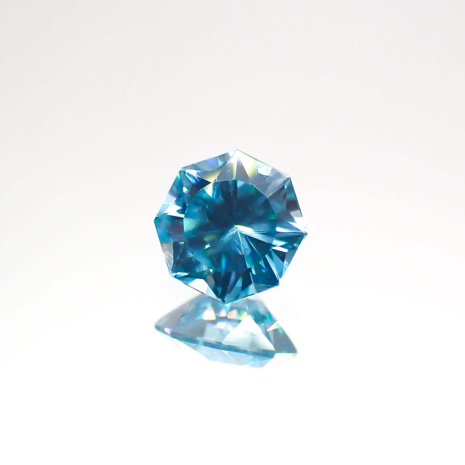 ◇オクタゴンカット◇ブルージルコン(宝石名ジルコン)カンボジア産 0.70ct 識別済[220113996]4.9x4.9mm前後