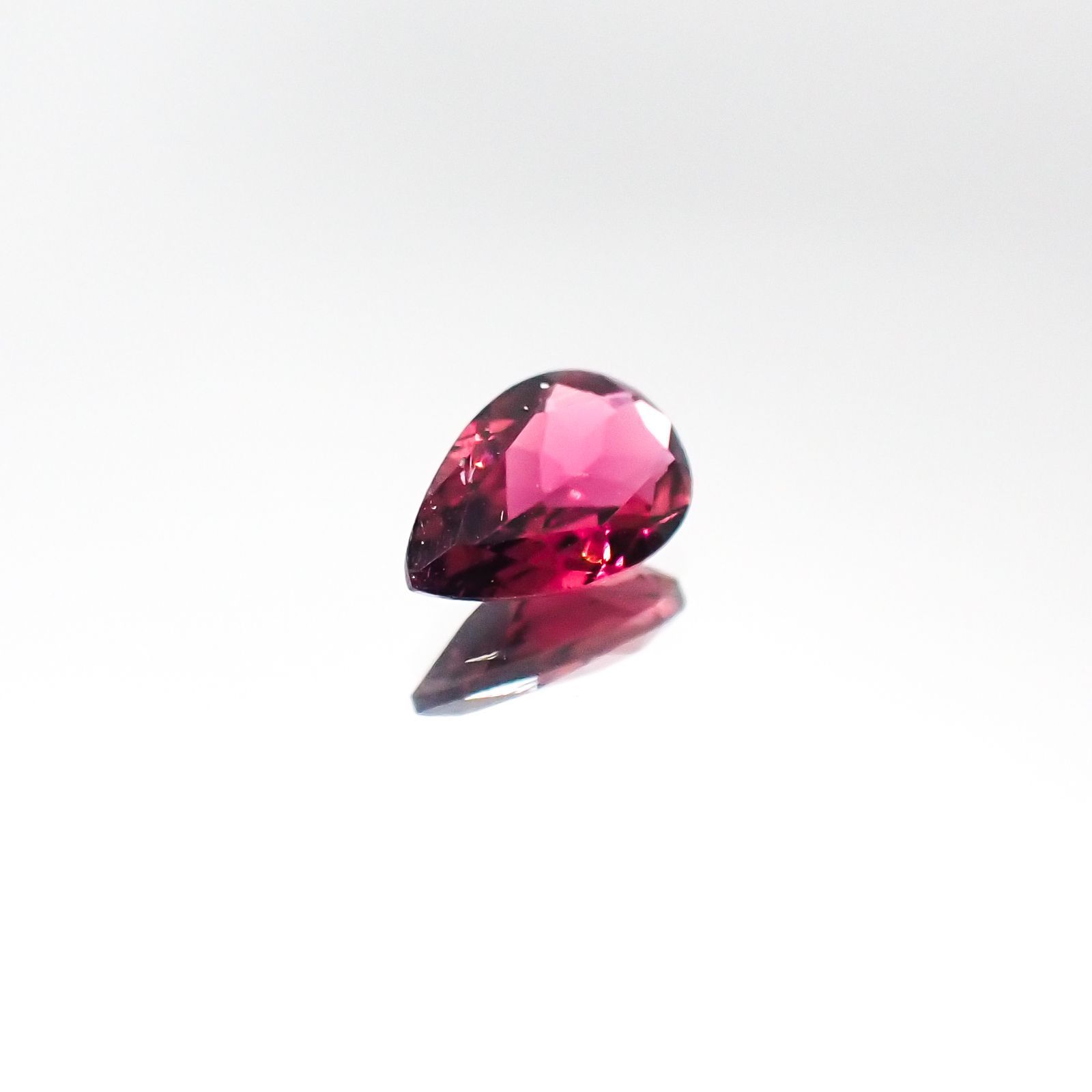 パープルトルマリン(宝石名パープル・トルマリン)ブラジル産 0.70ct 識別済[231023893]7.8x5.1mm前後