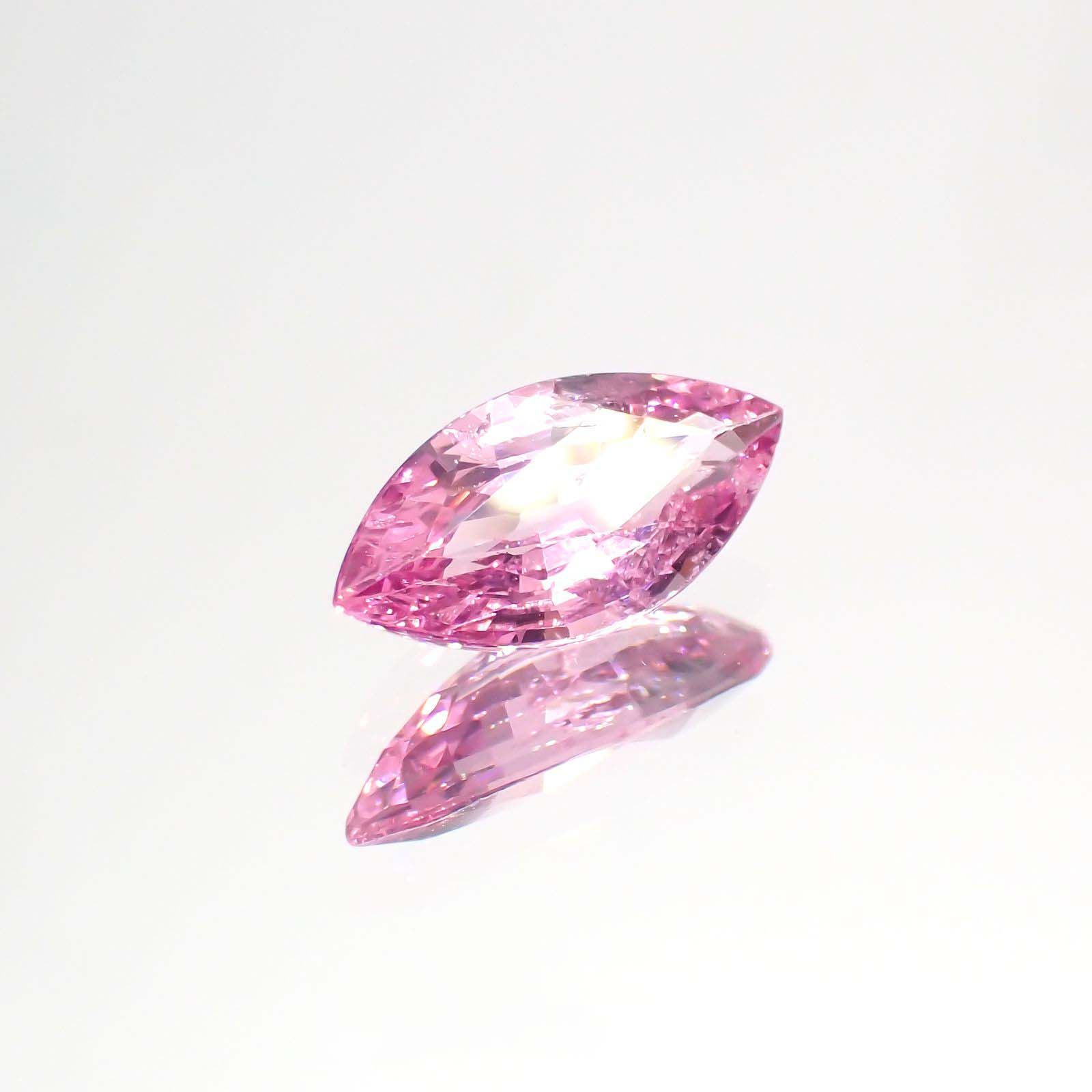 ピンクスピネル(宝石名ピンク・スピネル)タンザニア産 1.181ct ソ付(彩珠)[230722570]10.4x5mm前後