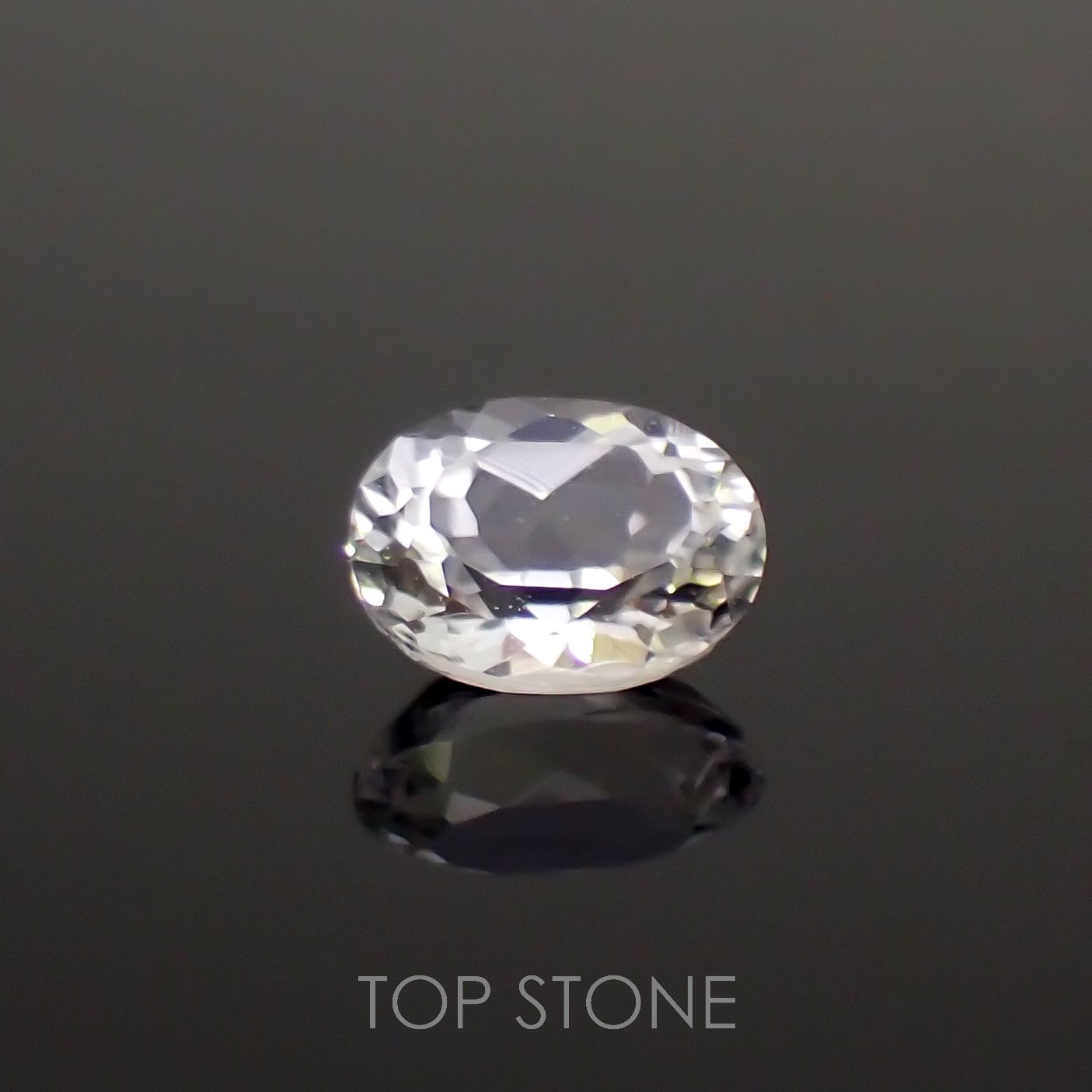 フェナカイト(宝石名フェナカイト)マダガスカル産 0.36ct 識別済[221018415]5.4x3.9mm前後