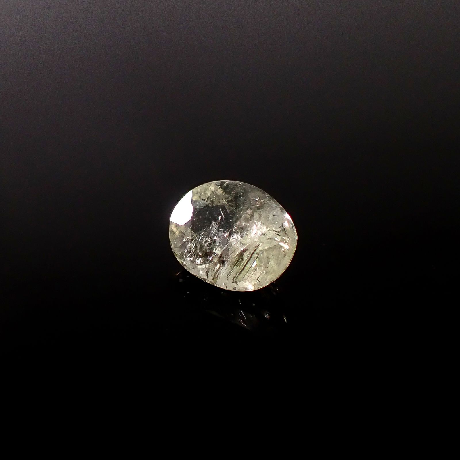 ブラジリアナイト(宝石名ブラジリアナイト)ブラジル産 識別済 0.99ct / 7.3x5.6mm前後 [260131489]