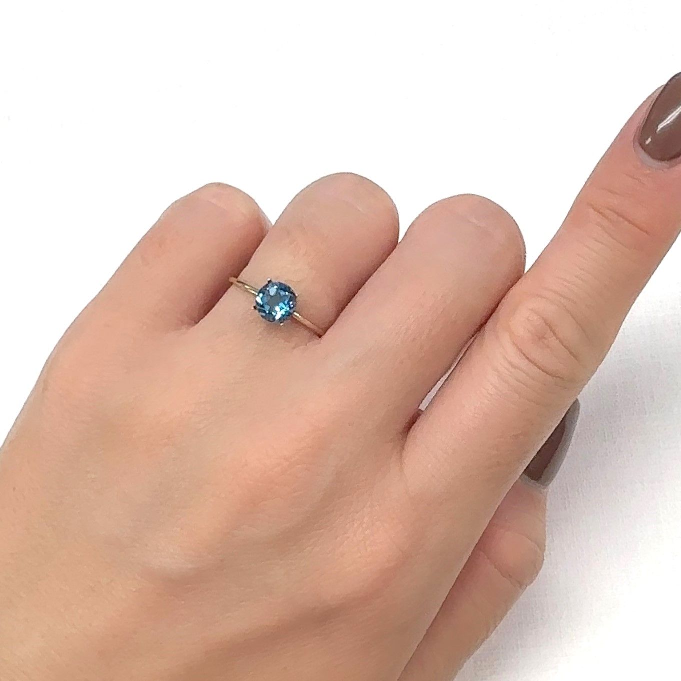ロンドンブルートパーズ ブラジル産 0.96ct [241029255]6x6mm前後