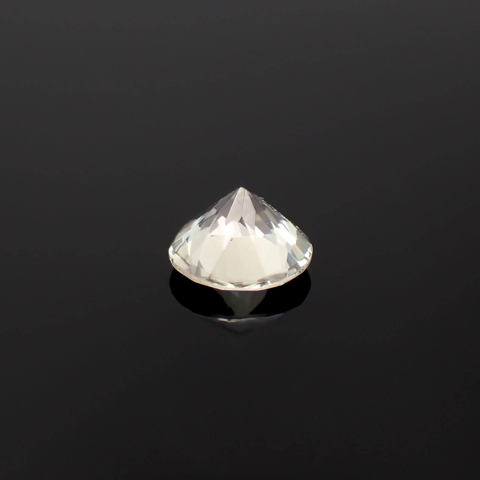 バイカラーオレゴンサンストーン アメリカ・オレゴン州産 0.62ct / 5.9x5.9mm前後 [230220681]