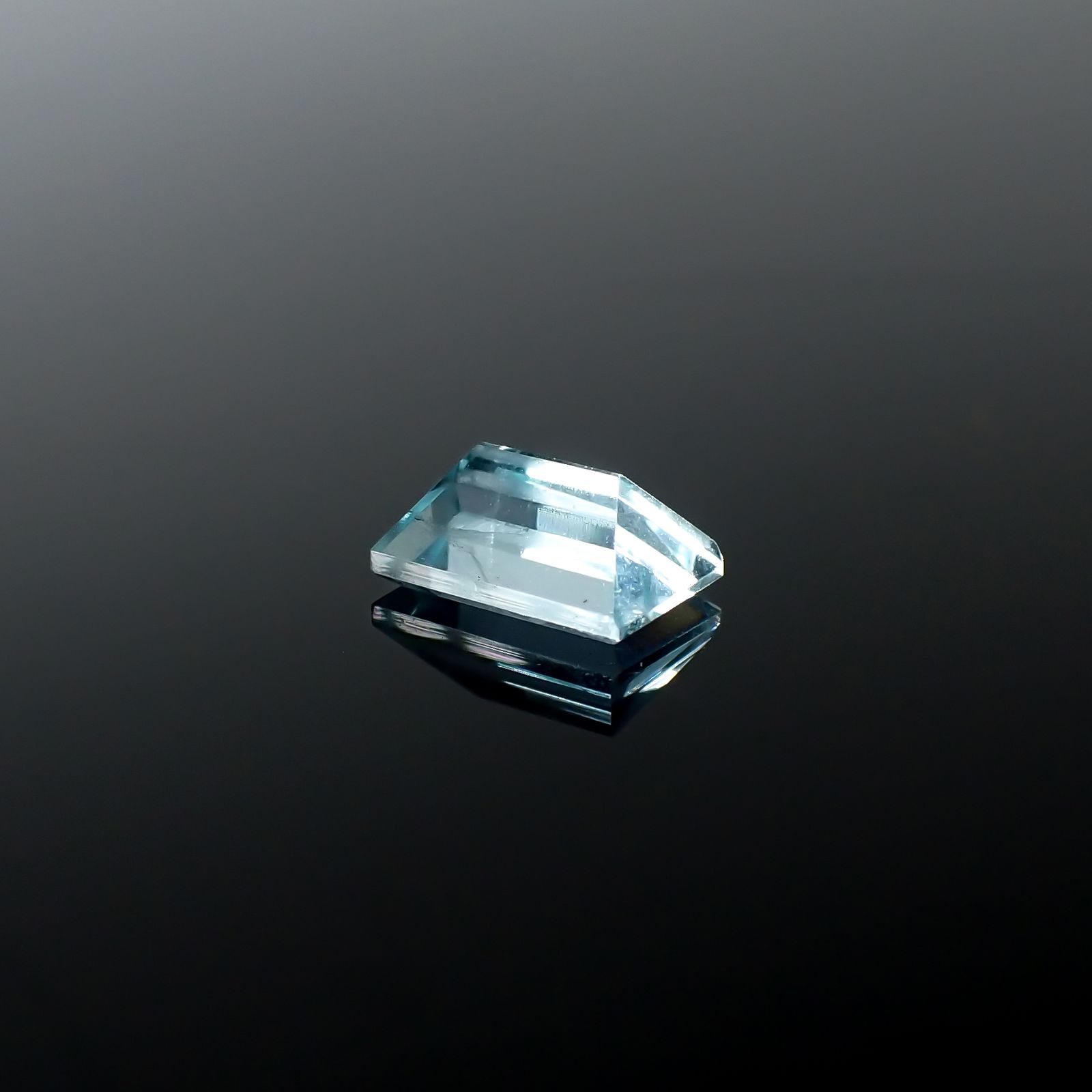 ◇ミラーカット◇アクアマリン モザンビーク産 0.85ct[240226099]7x4.7mm前後