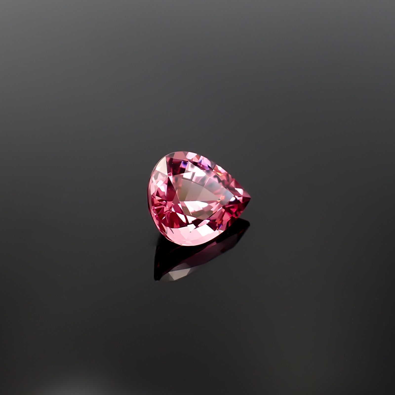 ピンクスピネル タンザニア産 7.04ct / 13.7x10.9mm前後 [260632493]