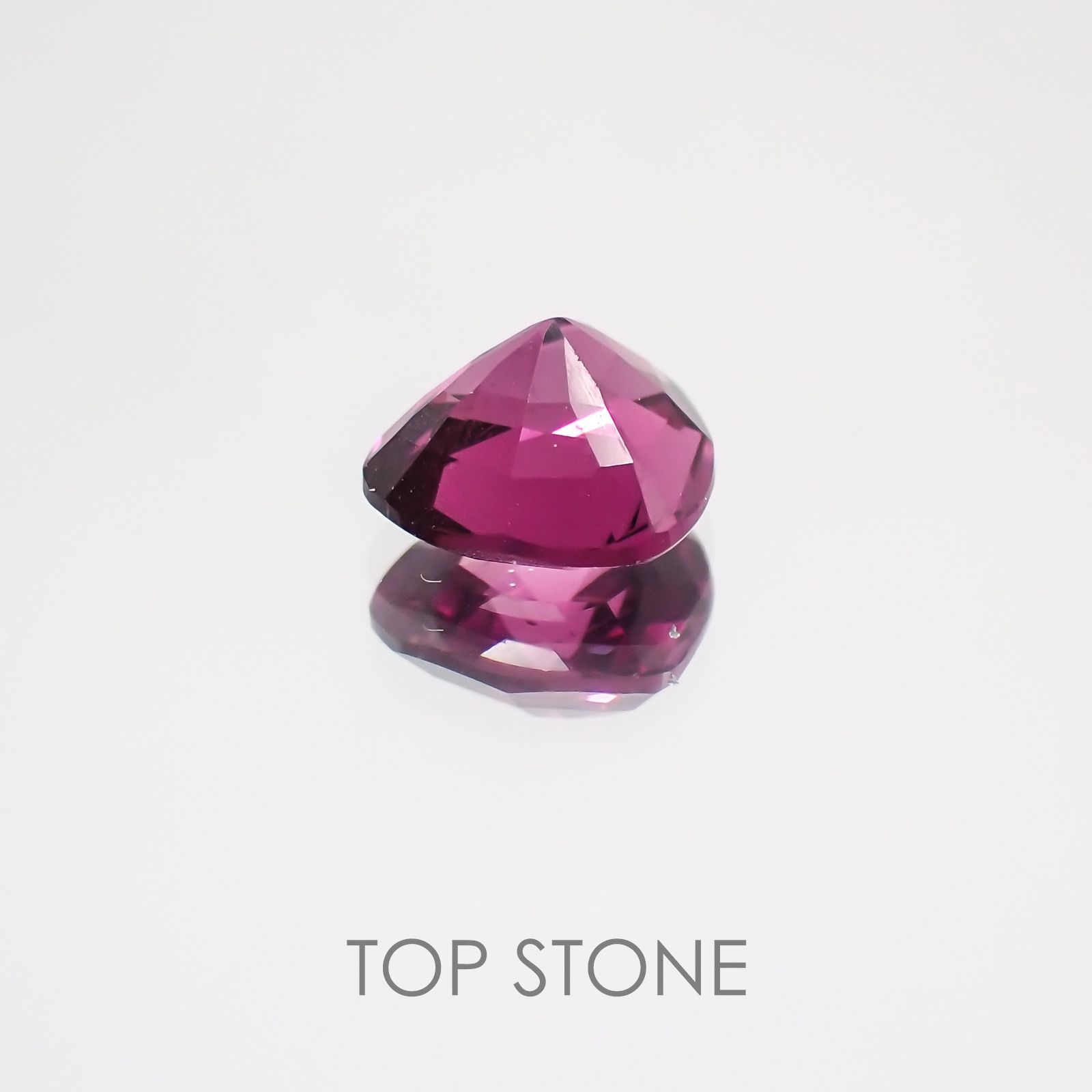 グレープガーネット(宝石名ガーネット) ブラジル産 0.92ct 識別済[21049687]6.2×5.7mm前後