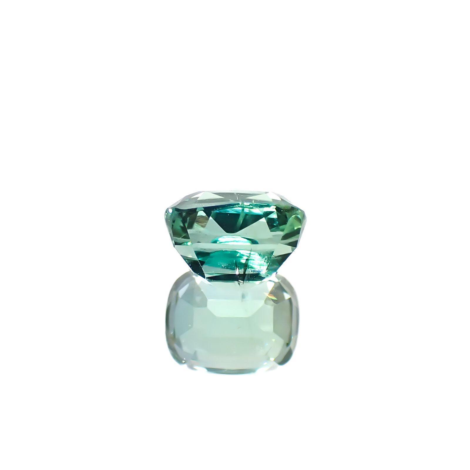 グリーントルマリン(宝石名トルマリン)アフガニスタン産 0.96ct 識別済[240527791]6.2x4.9mm前後