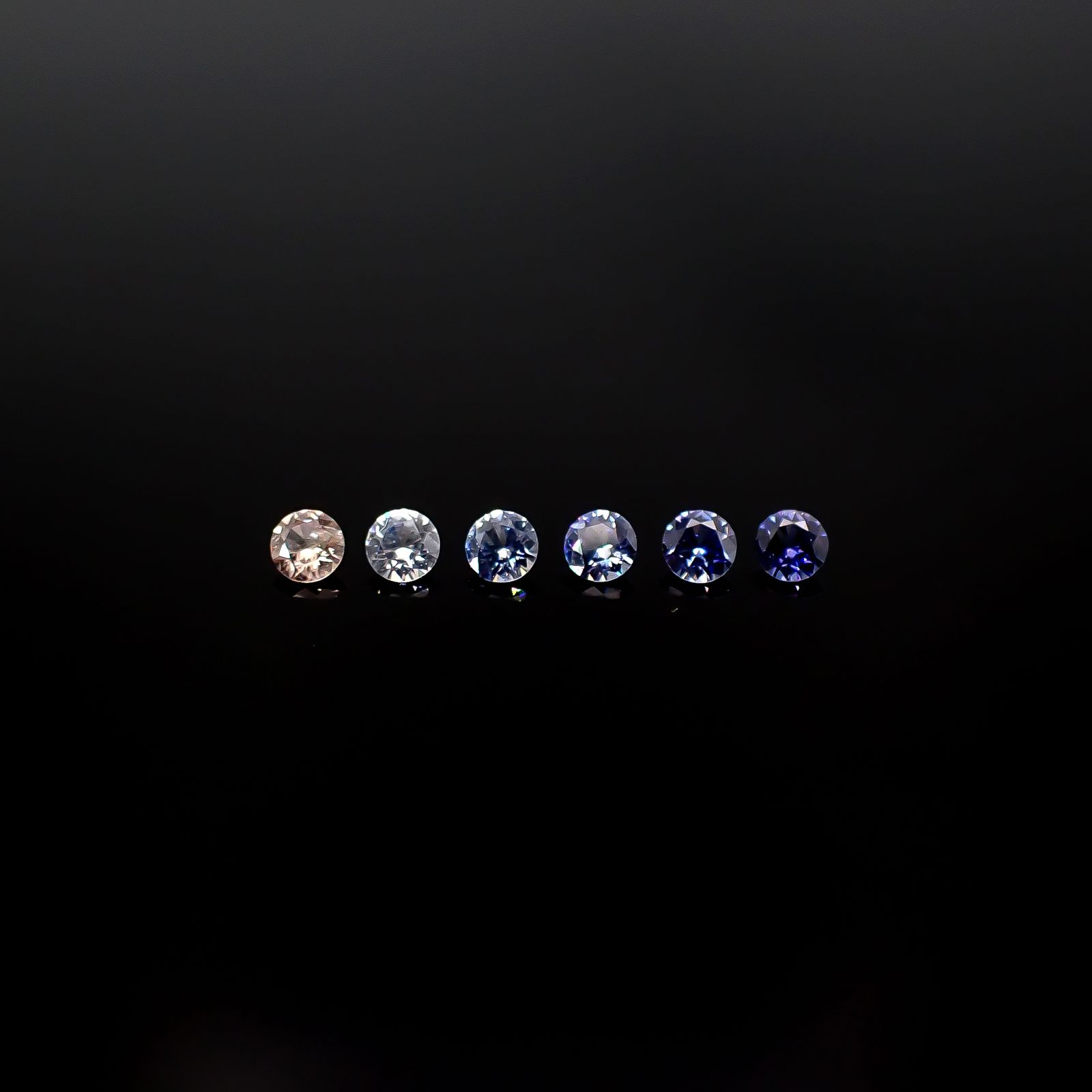 ベニトアイト カラーグラデーション6個セット アメリカ・カリフォルニア州産 0.28ct(6pcs合計) / 2.2x2.2mm前後 [260331946]