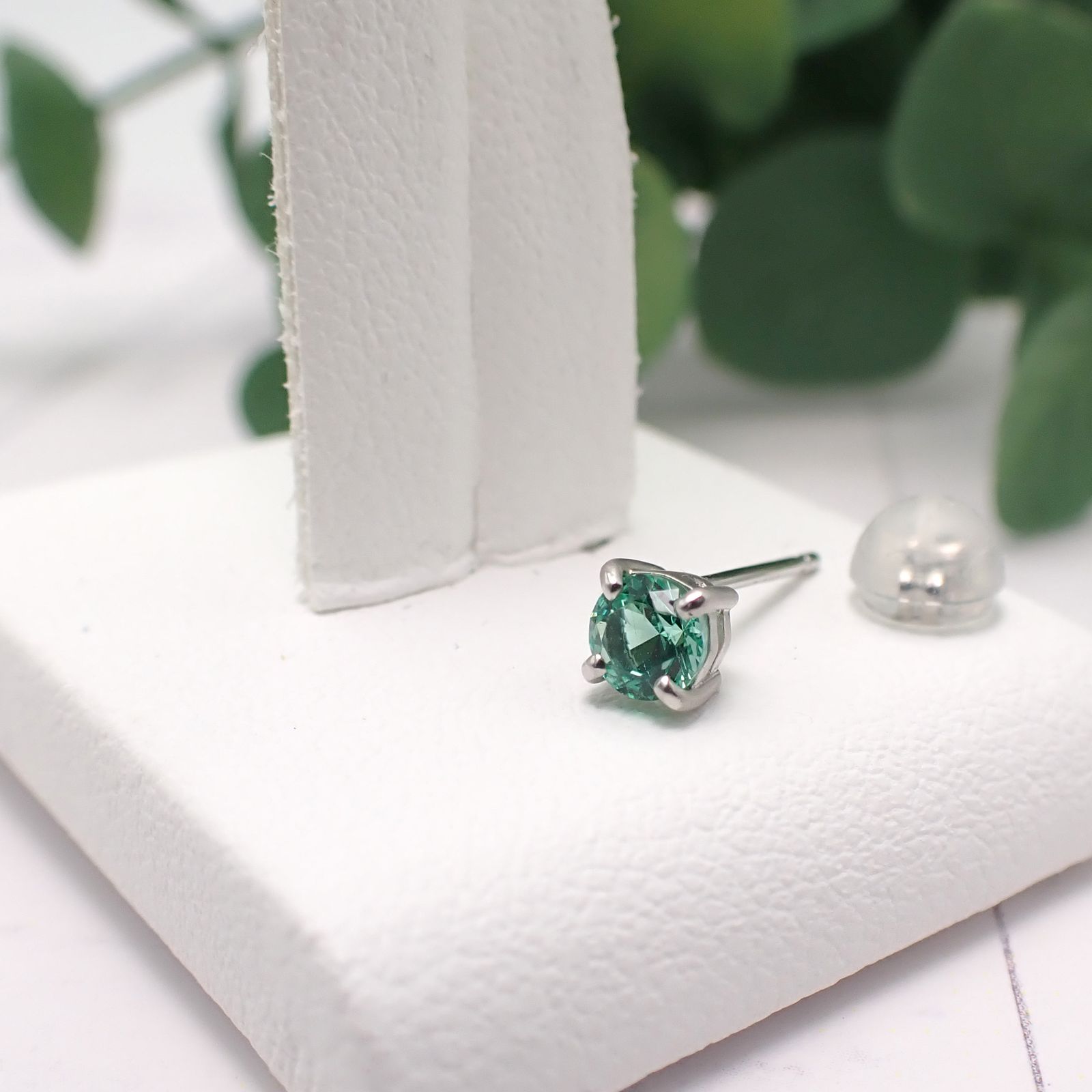 ピアス空枠：石留め▶ノンオイルエメラルド（お客様製作例）