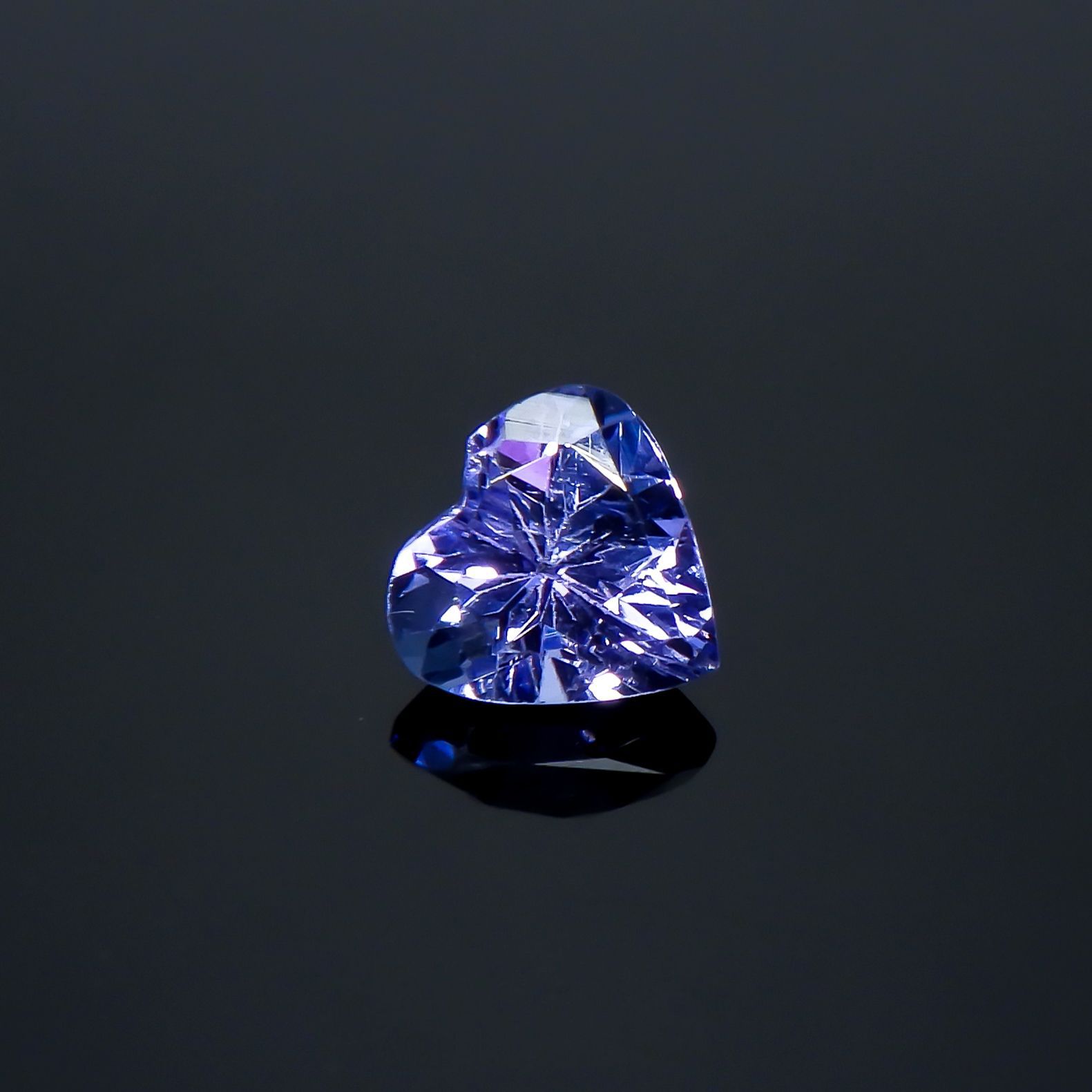 タンザナイト(宝石名タンザナイト)タンザニア産 0.47ct 識別済[220516049]5.1x5.2mm前後