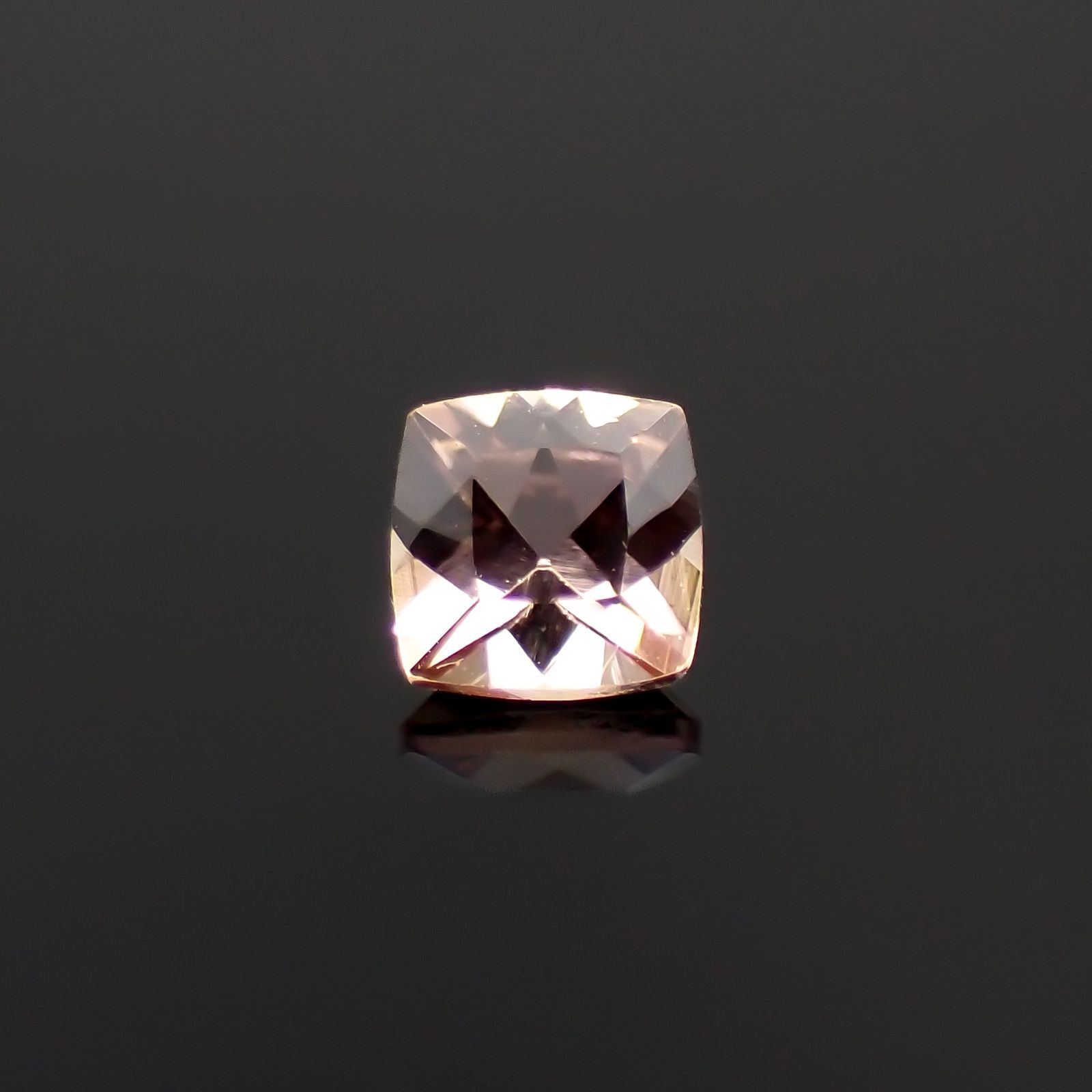 インペリアルトパーズ ブラジル産 0.16ct[230923551]3x3mm前後