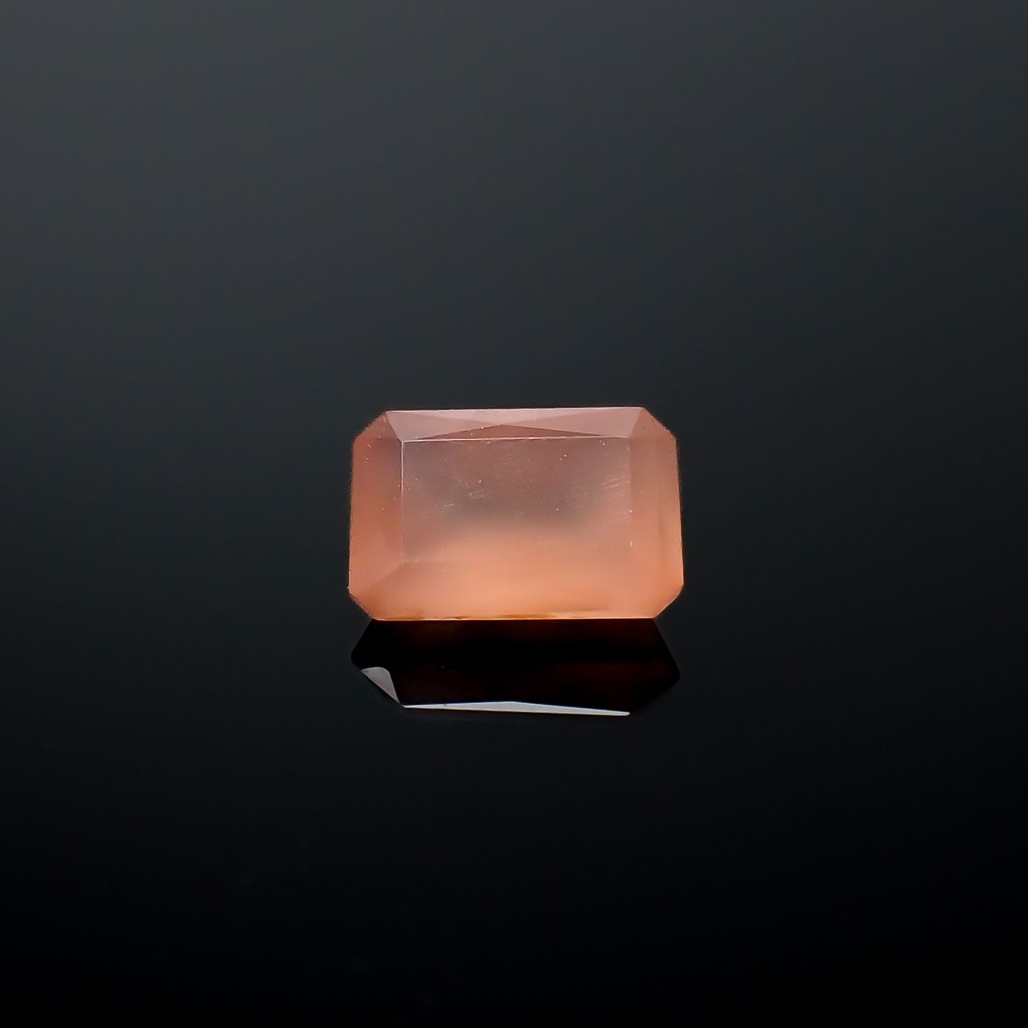 ロードクロサイト 日本・北海道産 0.64ct[240125349]5.7x3.8mm前後