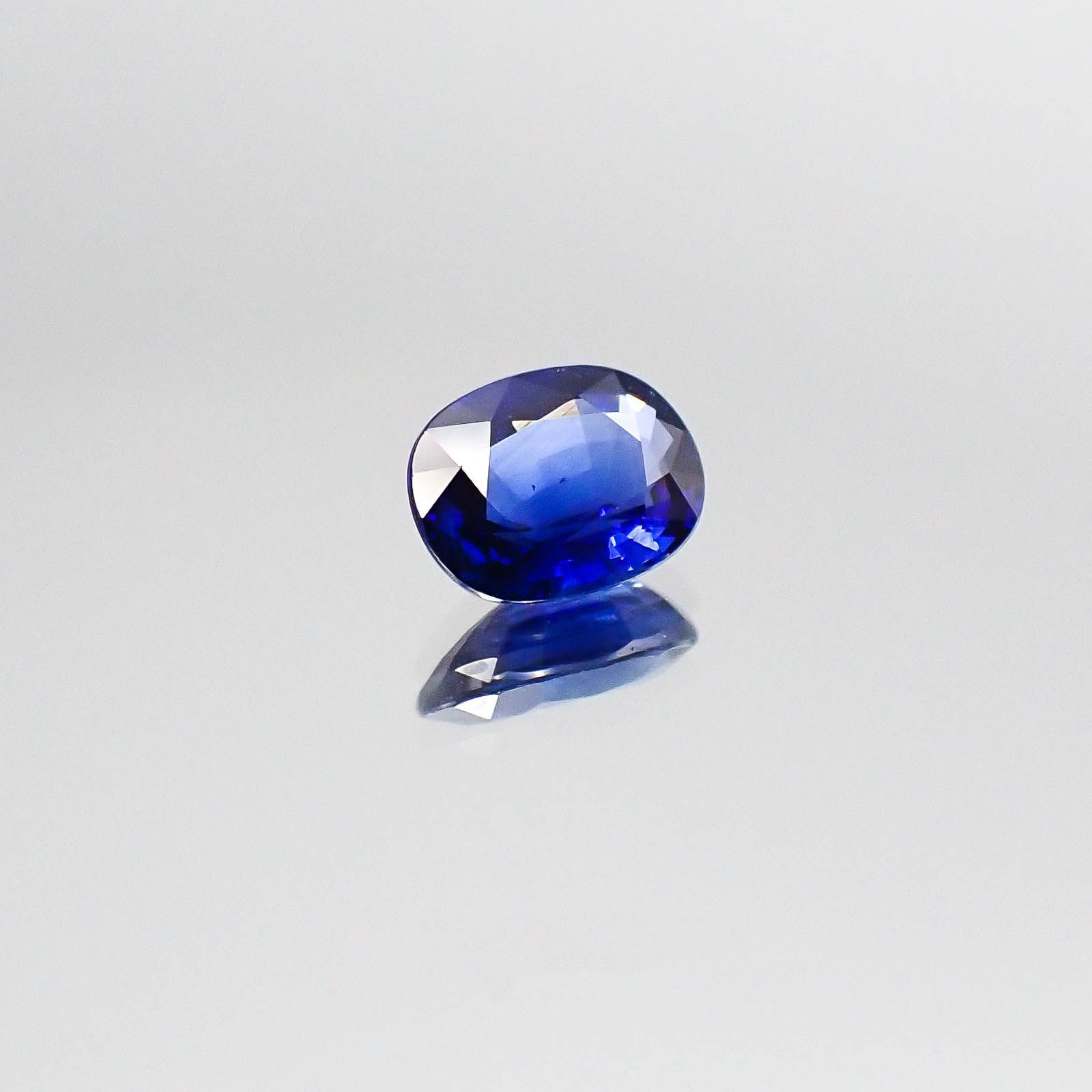 サファイア(宝石名サファイア)スリランカ産 0.97ct 識別済[220717115]6.9x5.3mm前後