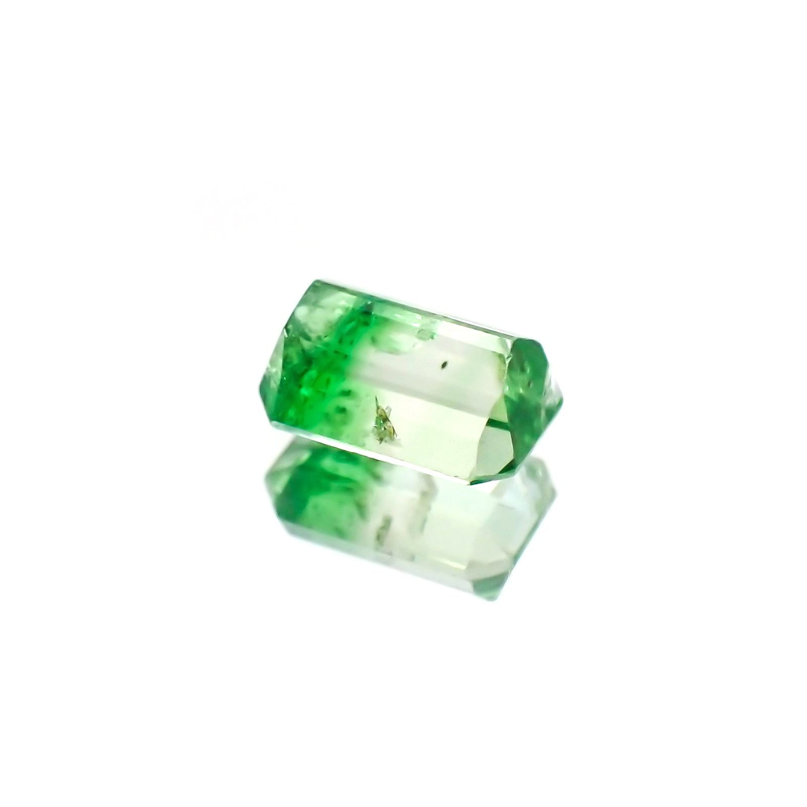 バイカラーツァボライト(宝石名グリーン グロッシュラー・ガーネット)タンザニア産 識別済 1.00ct / 6.6x4.3mm前後 [231124259]