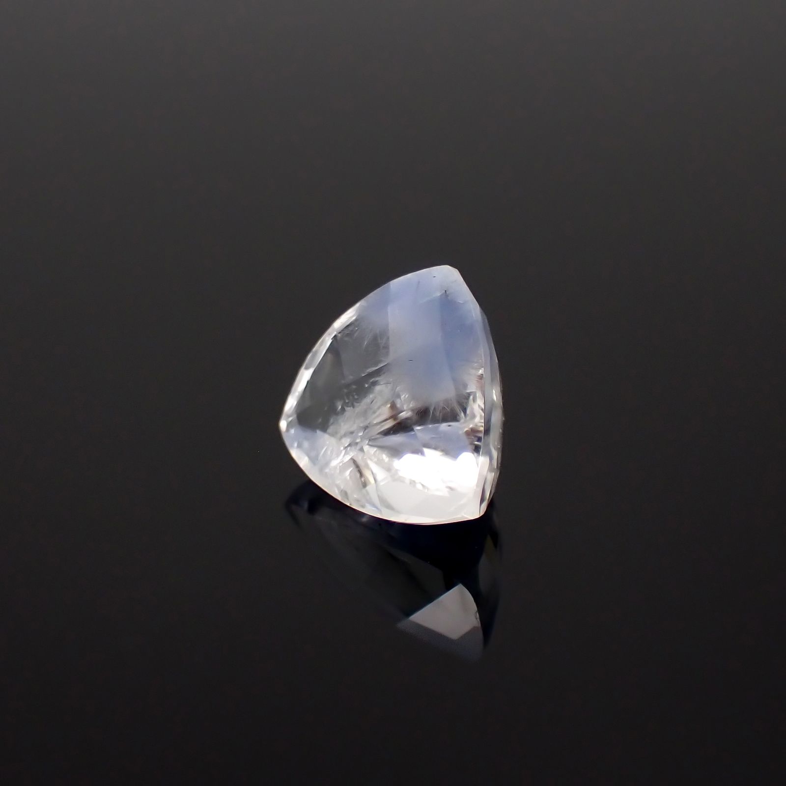 デュモルチェライトインクォーツ ブラジル産 1.87ct[231023584]8.2x8.1mm前後