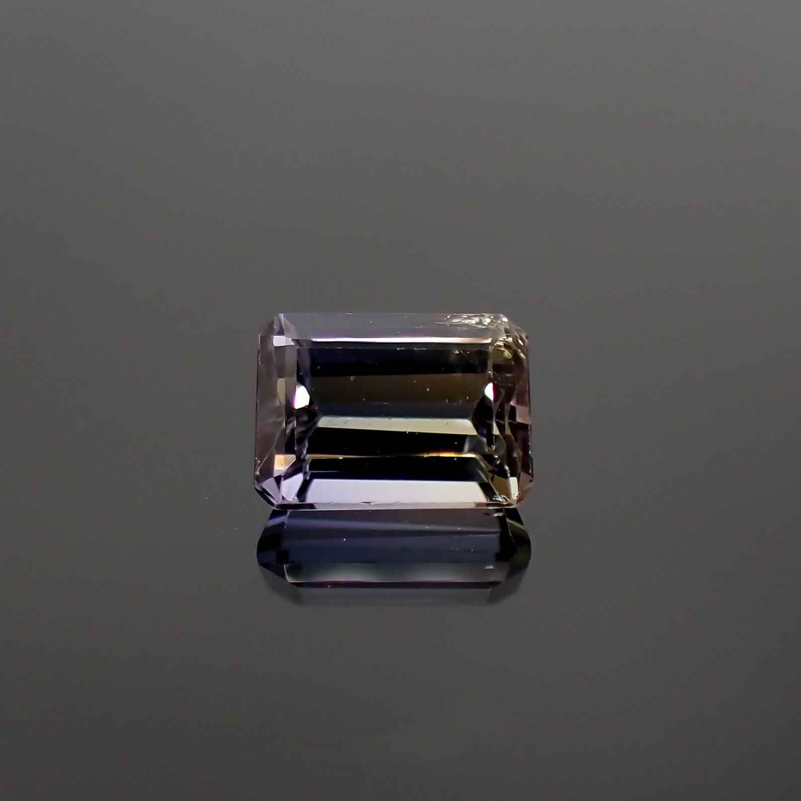 バイカラータンザナイト(宝石名バイカラー・ゾイサイト) タンザニア産 0.887ct ソ付(彩珠)[210711582]5.9×4.3mm前後