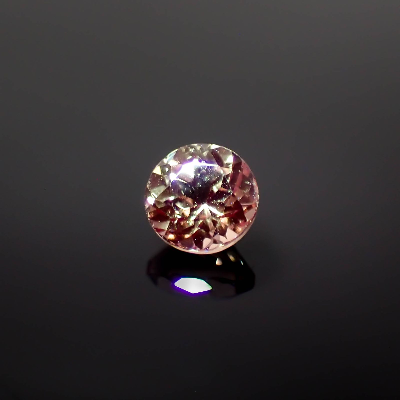 ドラゴンガーネット タンザニア産 0.38ct[240427285]3.9x3.9mm前後