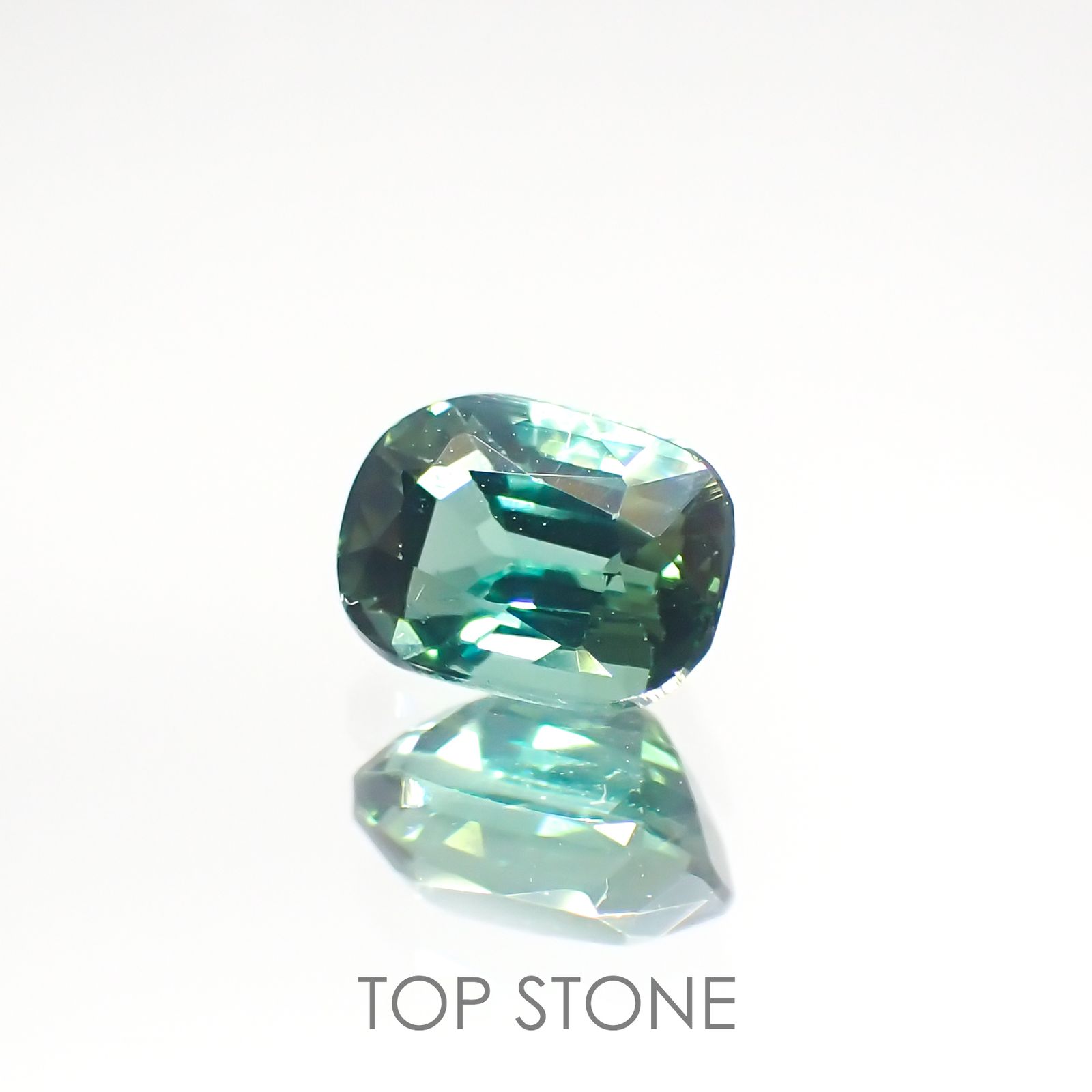ブルーグリーントルマリン(宝石名グリーン・トルマリン) アフガニスタン産 0.61ct 識別済[211013587]5.8×4.1mm前後