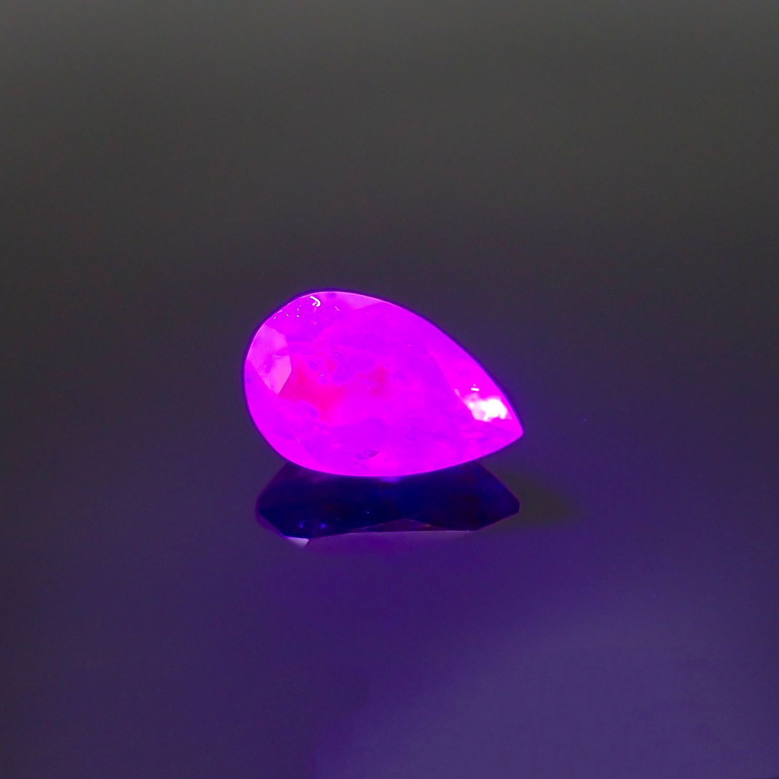 ハックマナイト(宝石名ハックマナイト)アフガニスタン産 識別済 1.30ct / 9.7x6.2mm前後 [260115412]