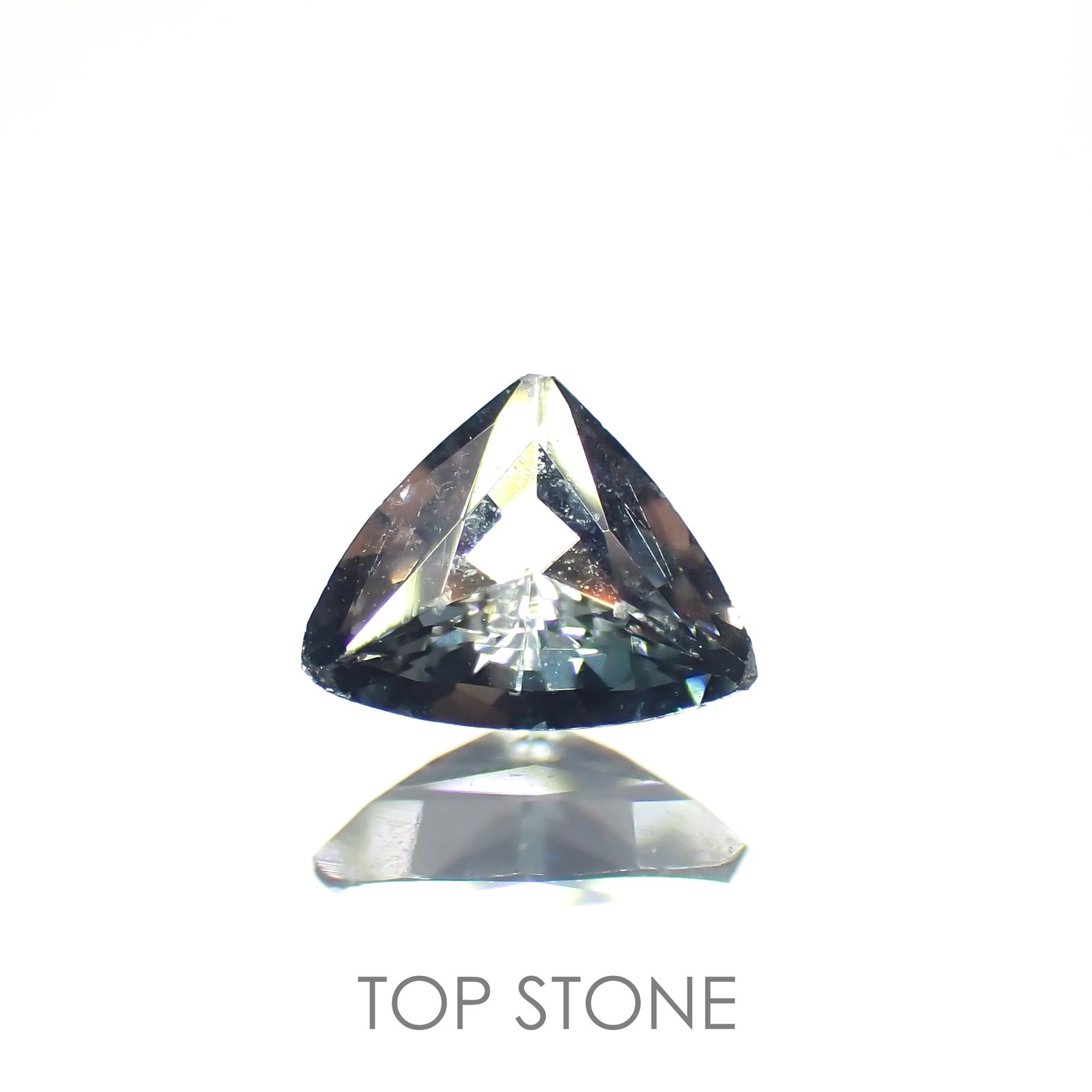 サファリン(宝石名サフィリン) スリランカ産 0.241ct ソ付(彩珠)[21019624]4.1×5.1mm前後