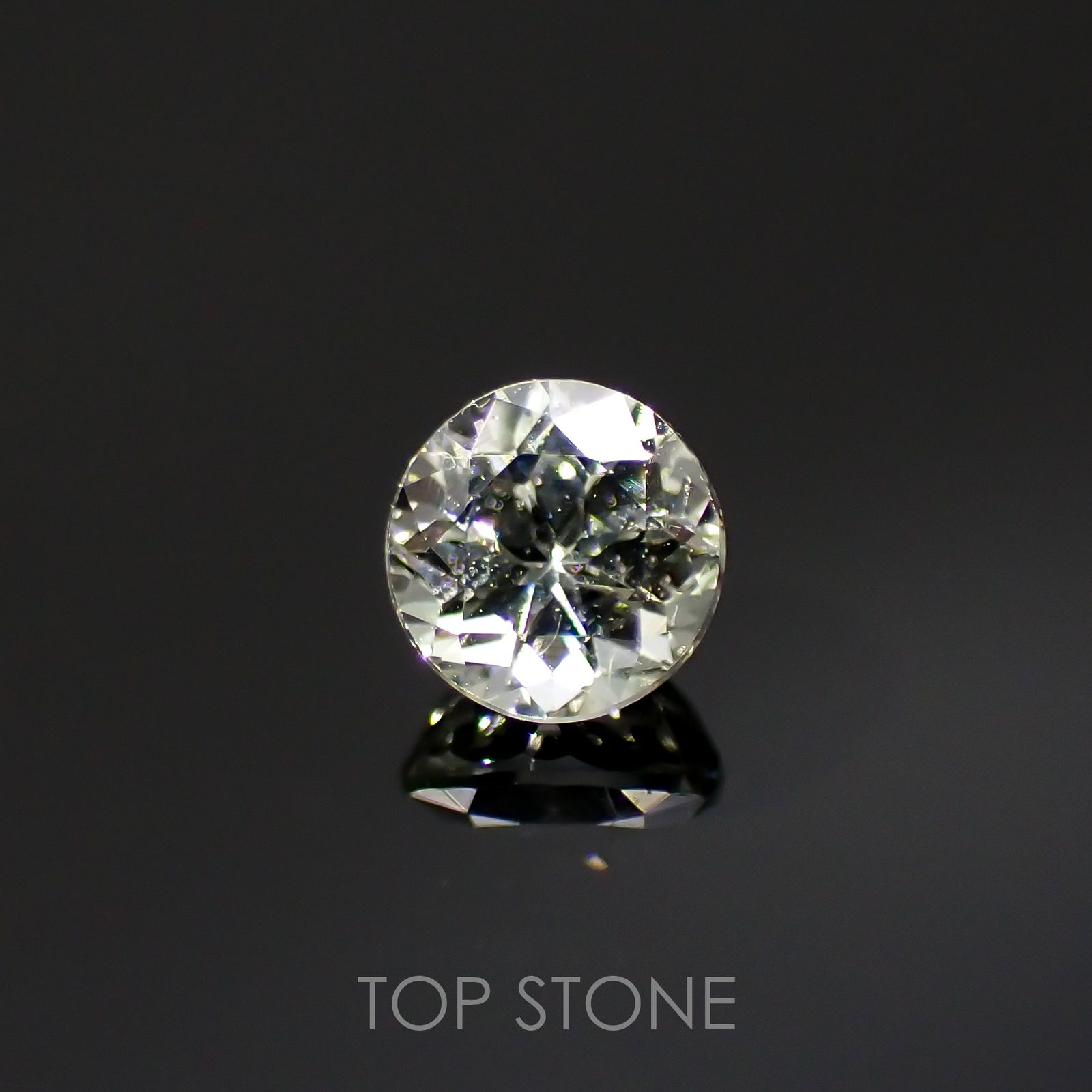 リューコガーネット(宝石名ホワイト グロッシュラー・ガーネット)ビルマ産 0.28ct 識別済[220115445]3.6x3.6mm前後