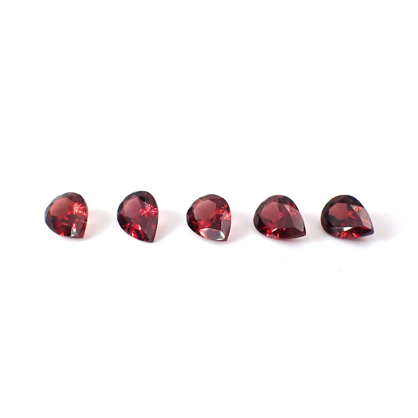 ◇ランダムセレクト◇パイロープアルマンディンガーネット モザンビーク産 約1.20ct / 8.1x6.1mm前後 [260532209]