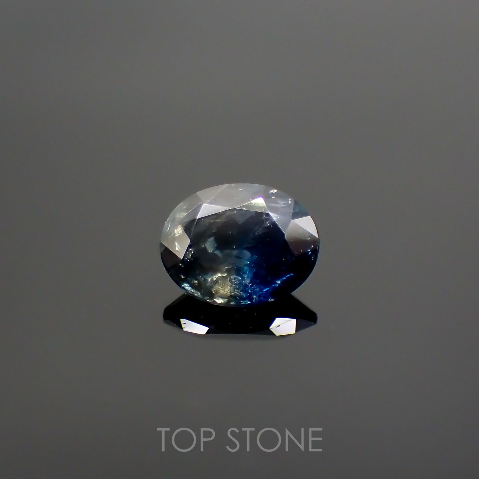 ゴールドシーンサファイア非加熱(宝石名シーン・サファイア) ケニア産 0.68ct 識別済[210712078]6×4.8mm前後
