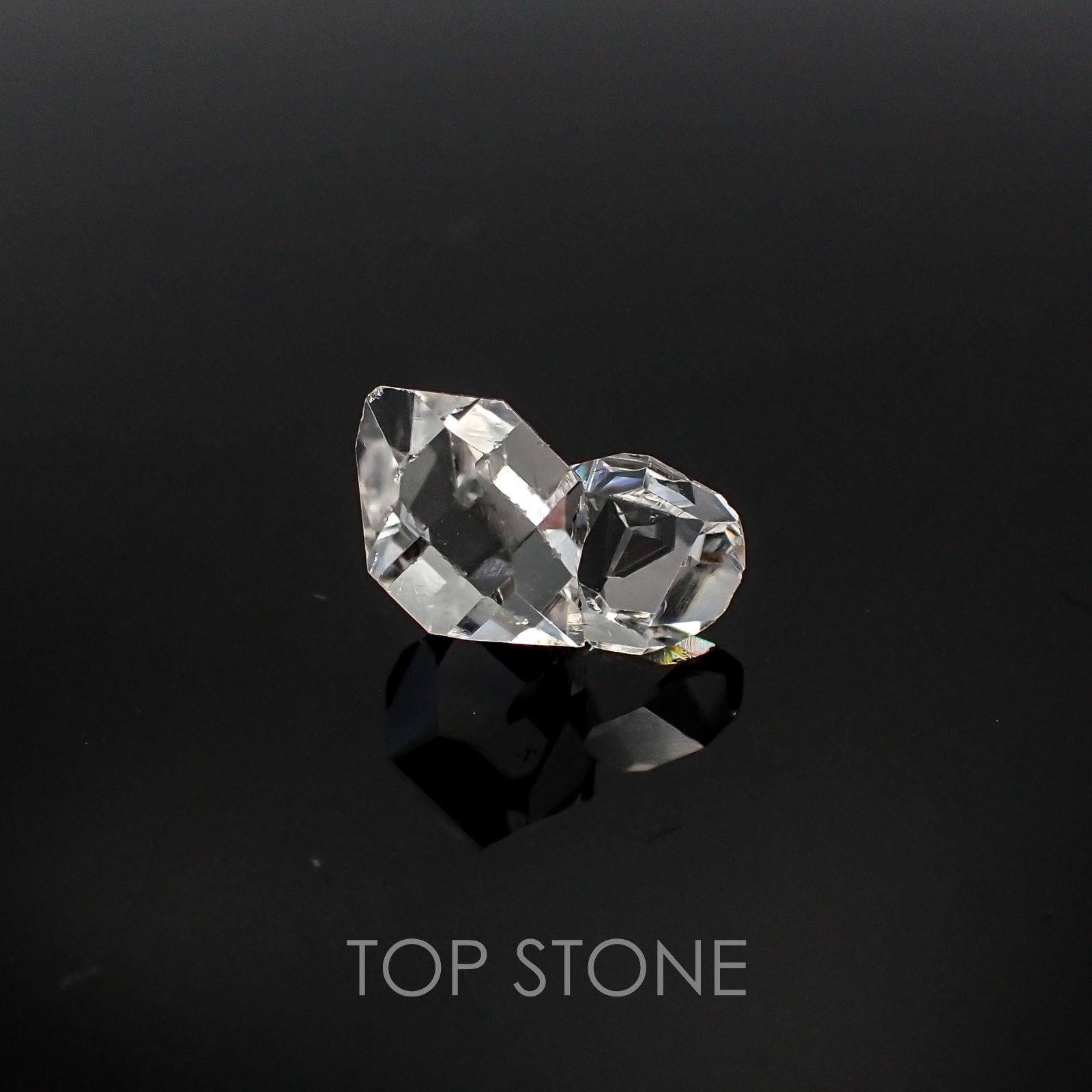 ハーキマーダイヤモンド(宝石名クォーツ) アメリカ・ニューヨーク州産 原石・結晶 2.49ct 識別済[20117549]11.3×6.7mm前後