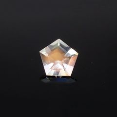◇ペンタゴンカット◇レインボームーンストーン(宝石名アンデシン・ラブラドライト) インド・タミルナードゥ産 0.31ct 識別済[21019781]5.1×5.3mm前後