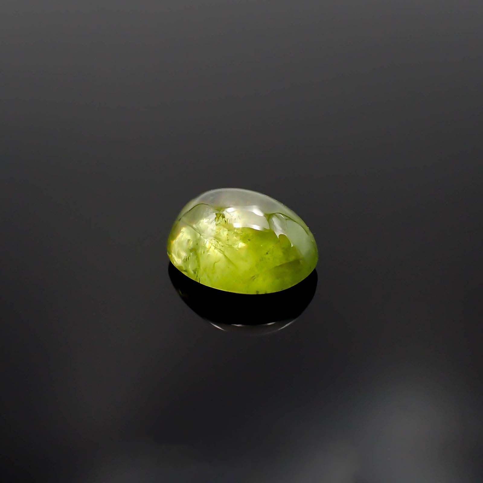 スフェーン マダガスカル産 2.55ct[230220636]8.9x7mm前後