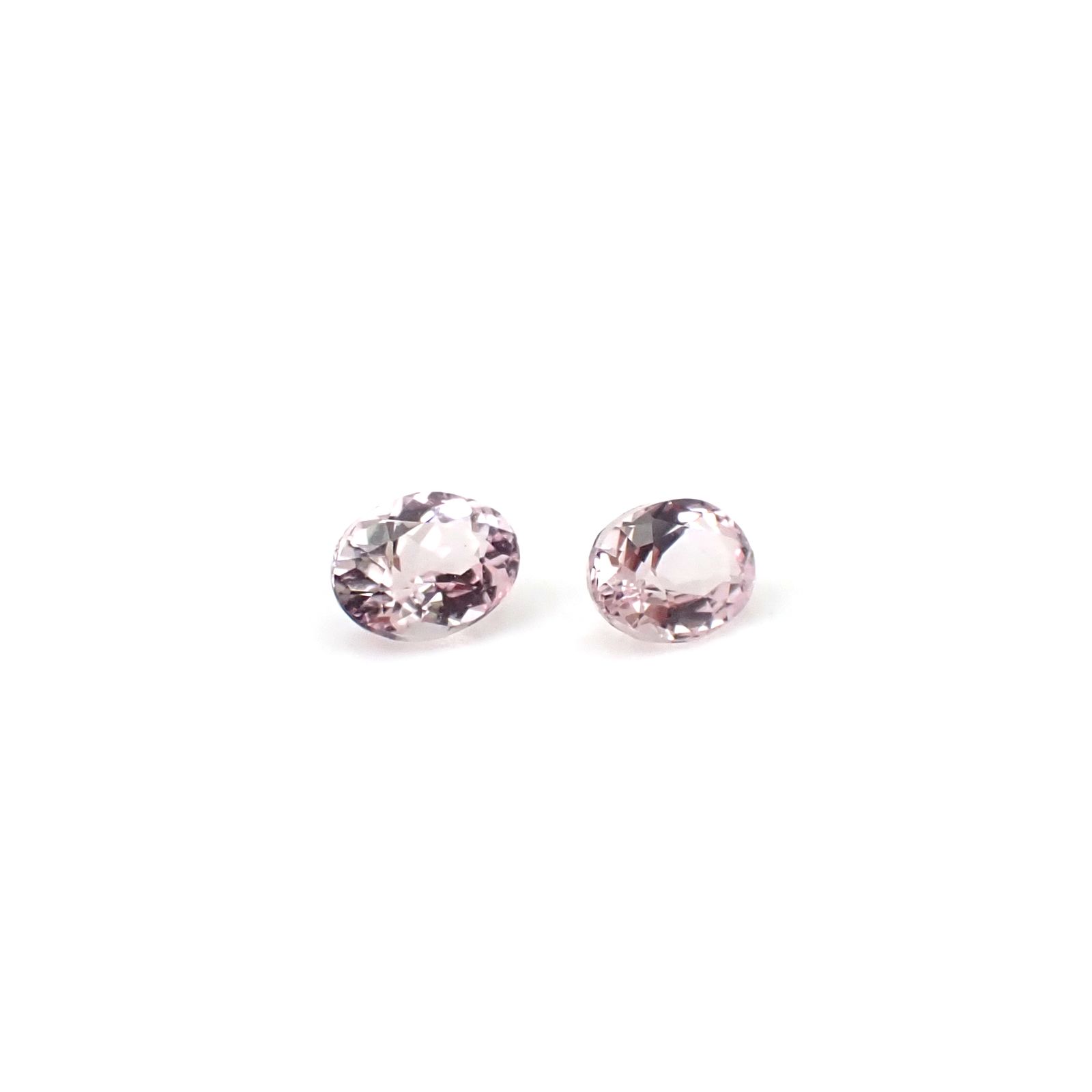 ◇ペアセット◇モルガナイト ブラジル産 0.35ct(2pcs合計) / 4.0-4.1x3.0-3.1mm前後 [260431960]