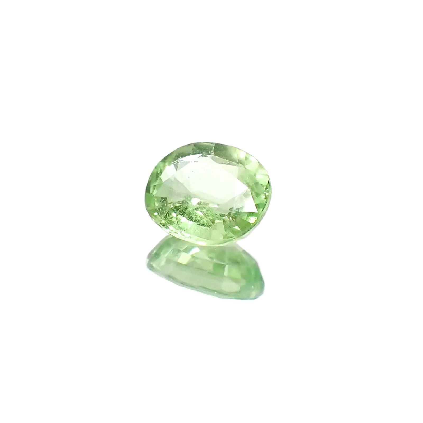ミントガーネット(宝石名グリーン グロッシュラー・ガーネット)タンザニア・メレラニ鉱山産 識別済 1.01ct / 6.5x5.8mm前後 [251022488]