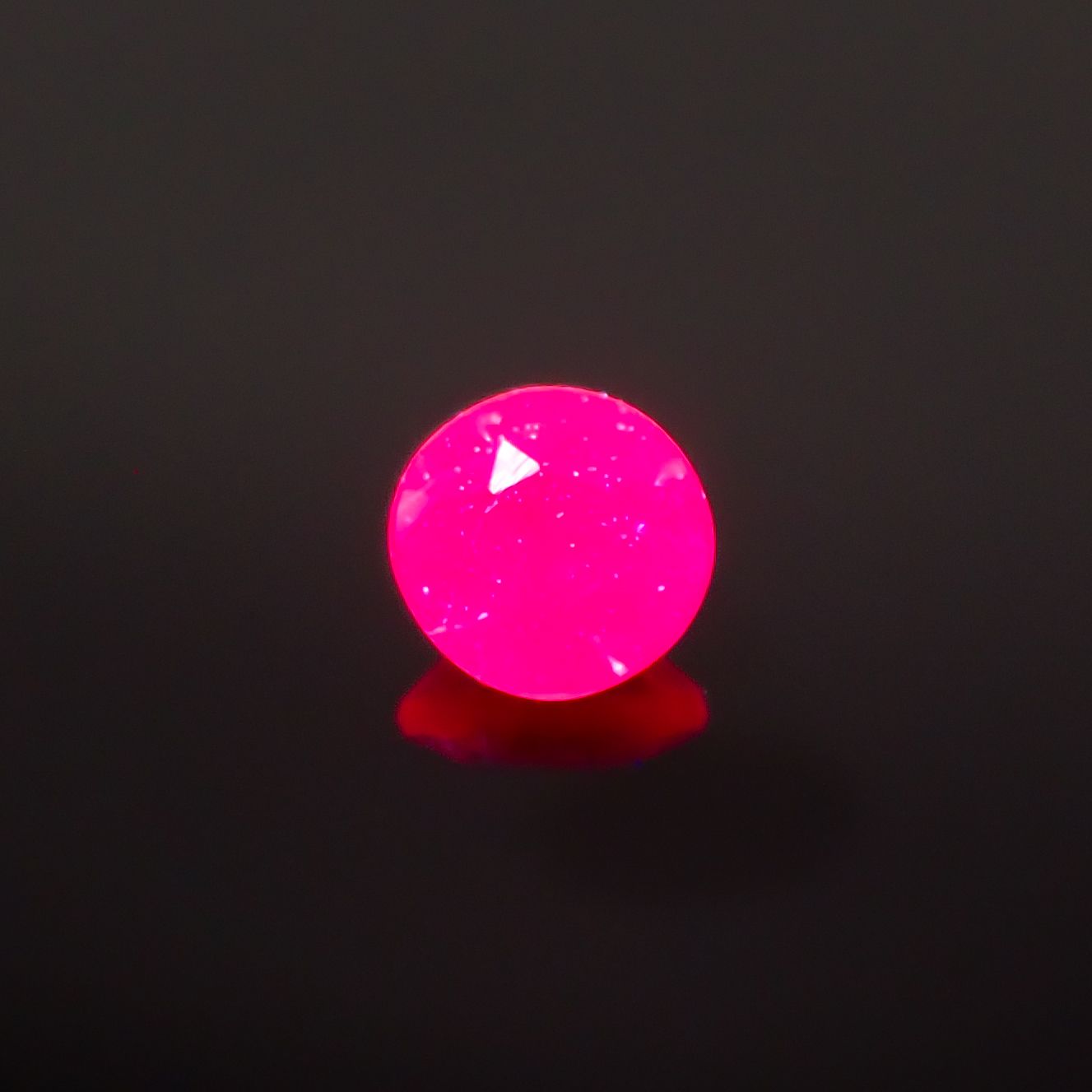ルビー(宝石名ルビー)タイ/ミャンマー産 0.12ct 識別済[230321299]2.8x2.7mm前後