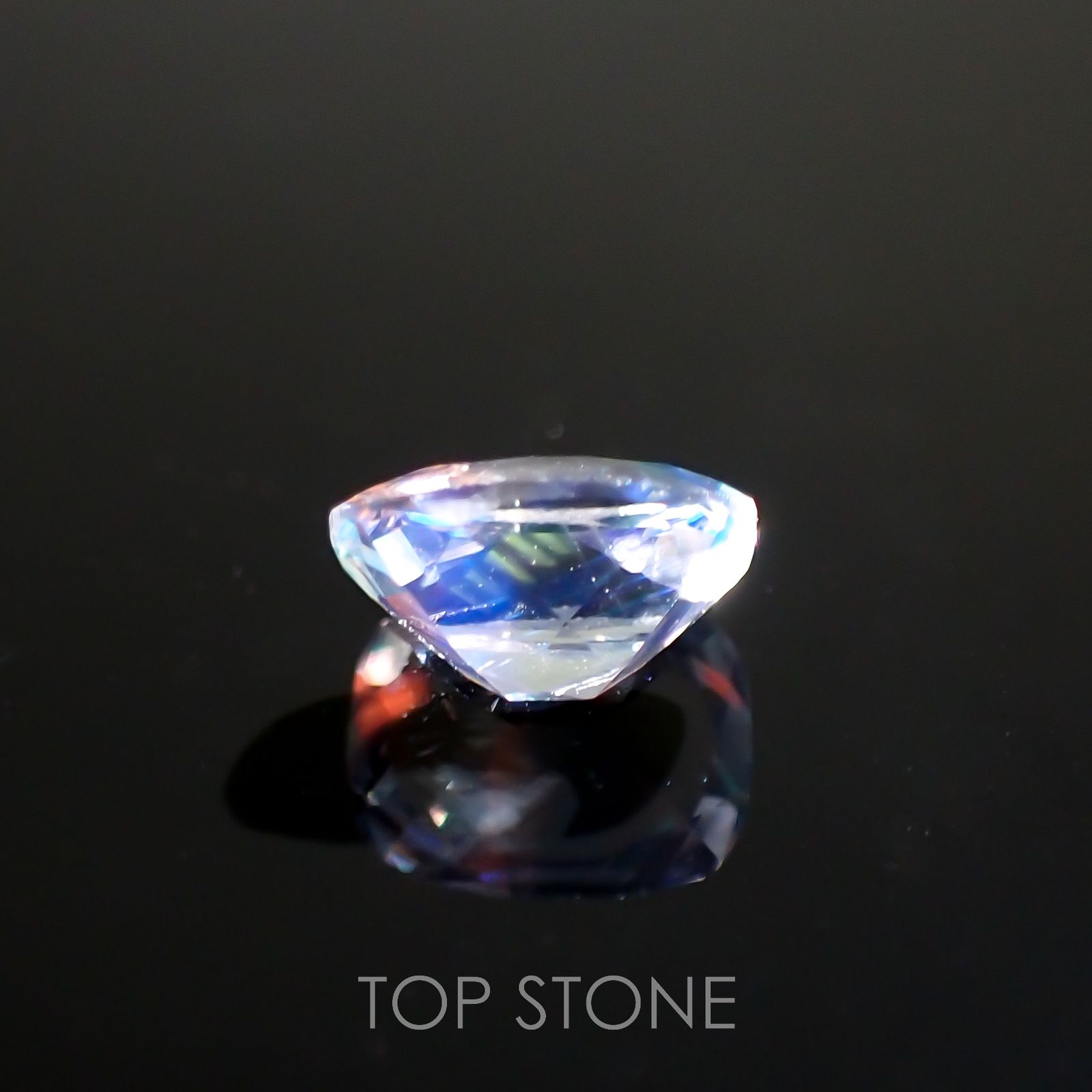 レインボームーンストーン(宝石名ラブラドライト)マダガスカル産 0.65ct 識別済[221018294]6.5x4.9mm前後