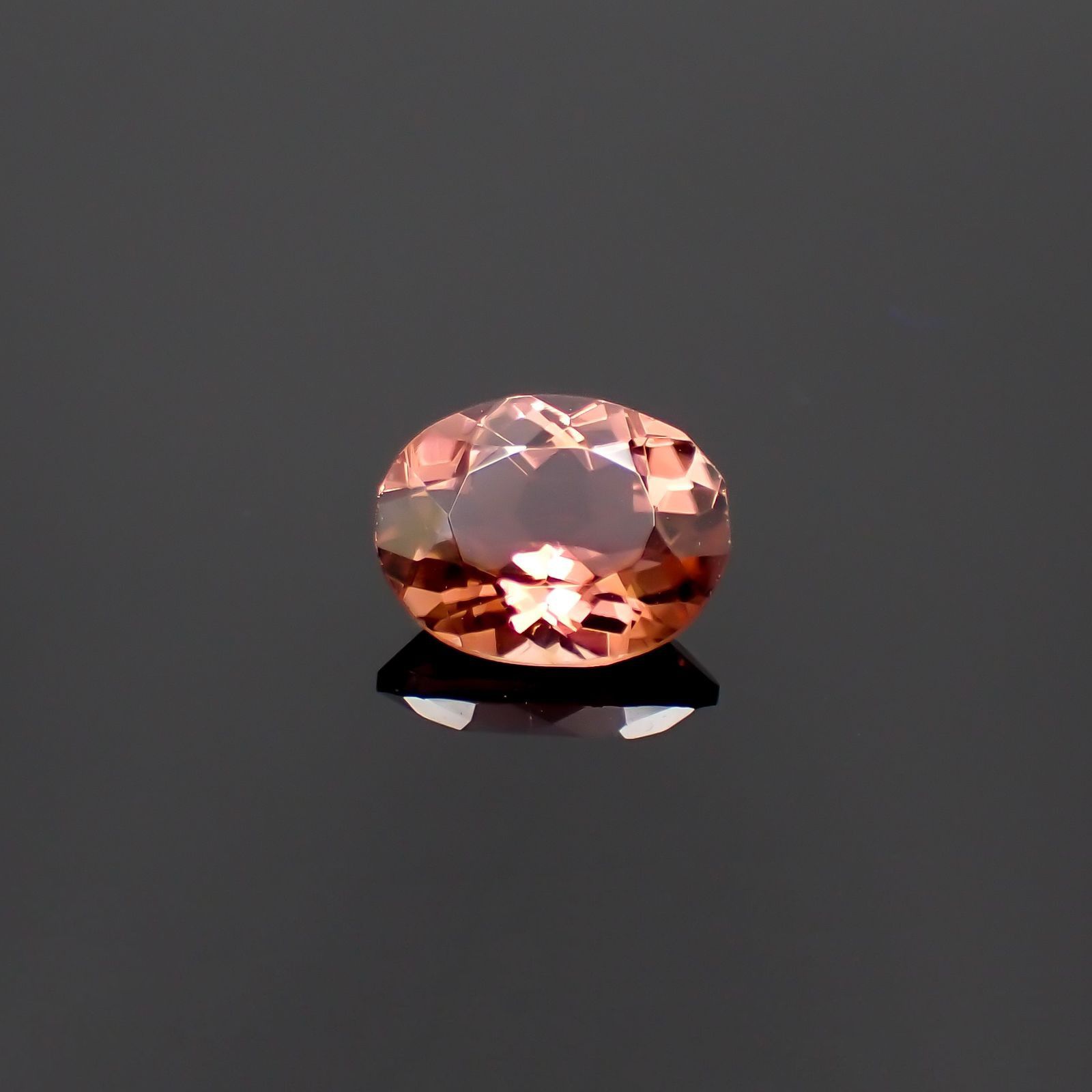 オレンジトルマリン(宝石名トルマリン)コンゴ民主共和国産 識別済 1.56ct / 8.5x6.6mm前後 [260120851]