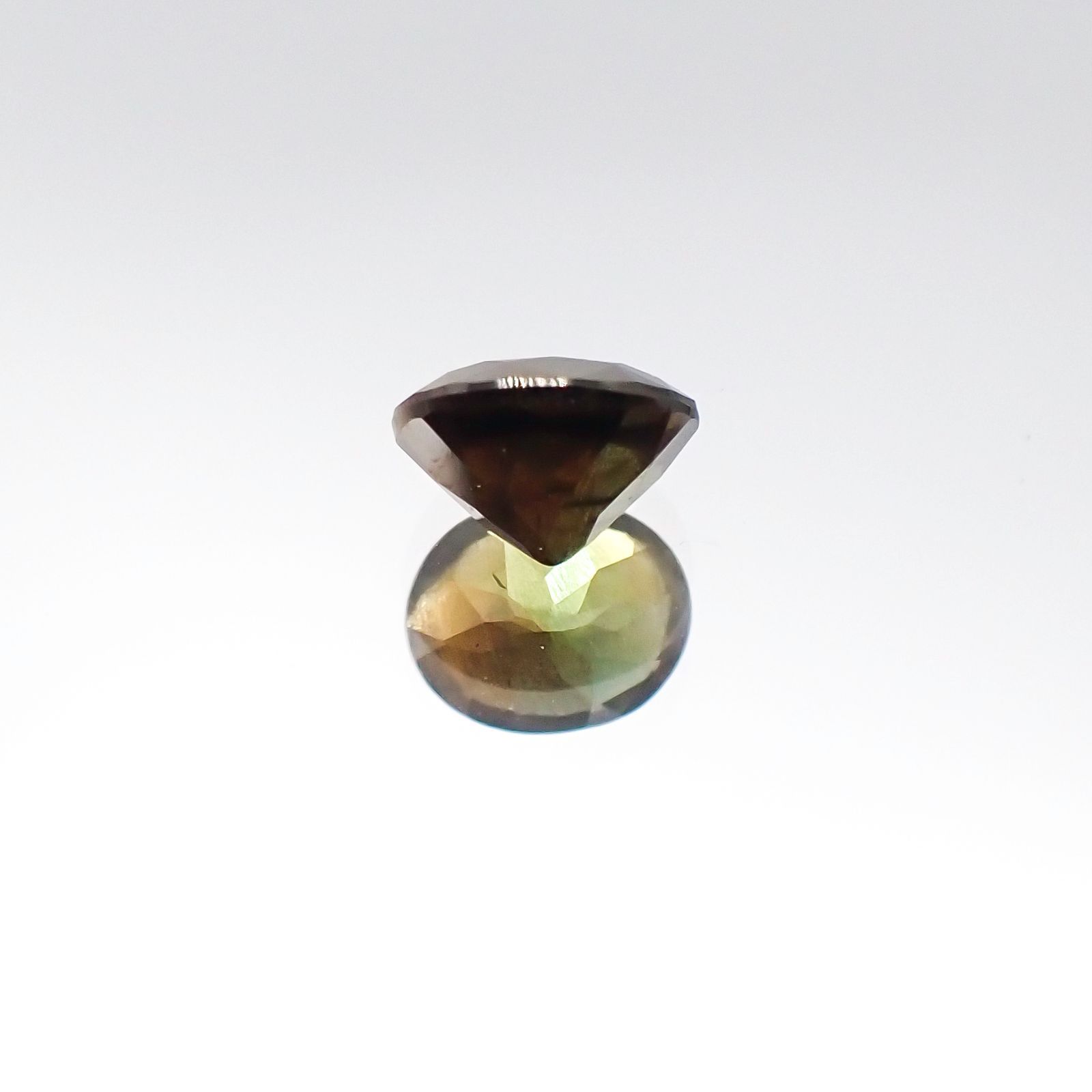 ゴールドシーンサファイア(宝石名シーン・サファイア)ケニア産 0.69ct 識別済[231023798]5.4x4.4mm前後