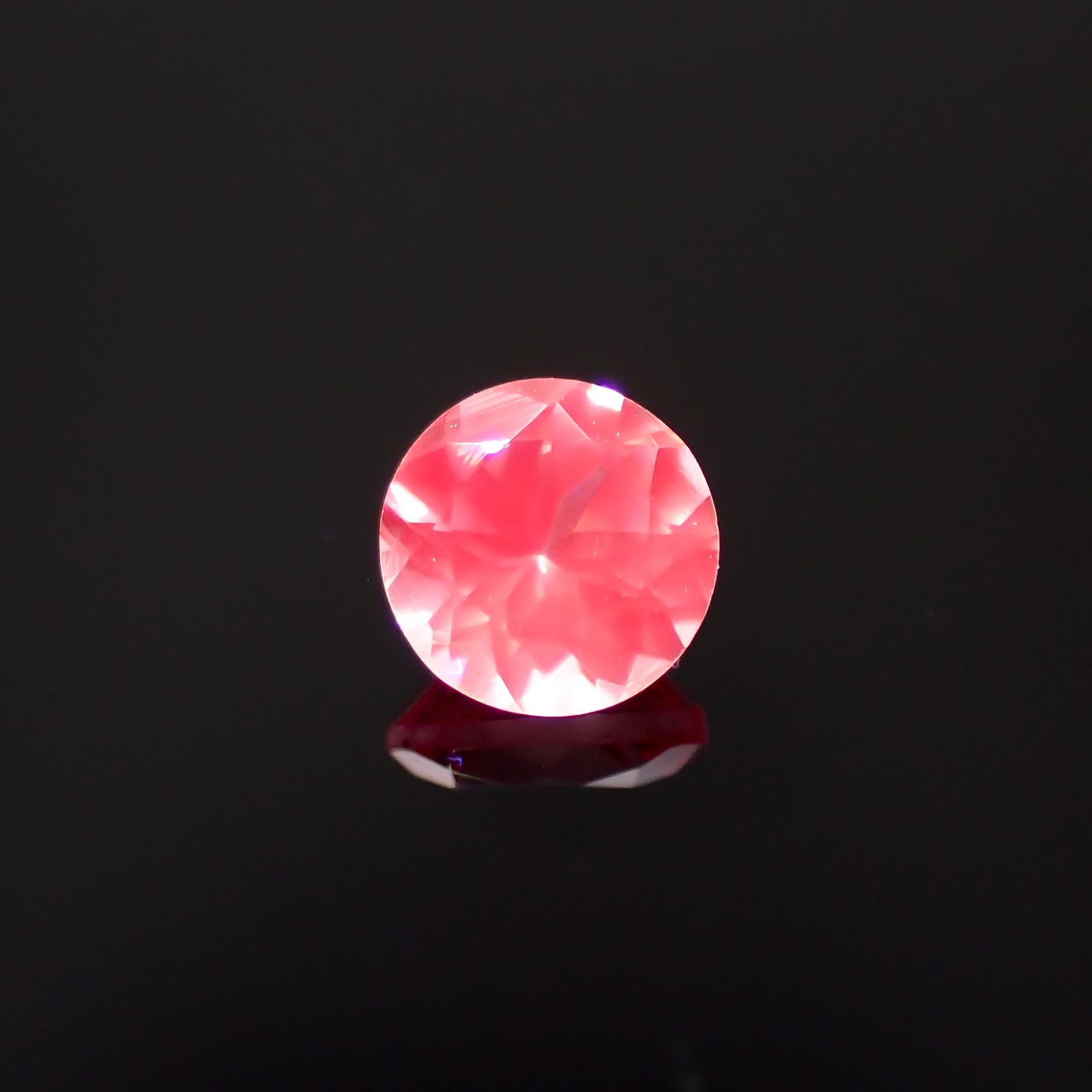 シルキーピンクスピネル タンザニア産 0.30ct[230421559]3.9x3.9mm前後