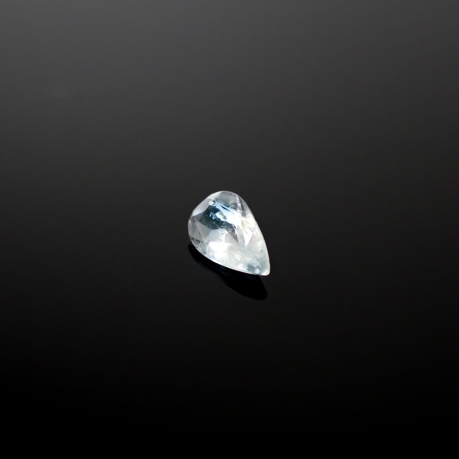 ユークレース(宝石名ユークレース)ジンバブエ産 0.069ct 識別済[241029227]3.7x2.3mm前後
