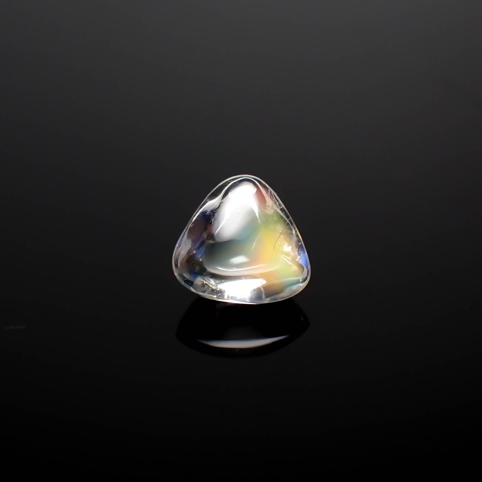 ◇バフカット◇レインボームーンストーン(宝石名ラブラドライト)マダガスカル産 1.036ct ソ付(彩珠)[240427198]6.8x6.4mm前後
