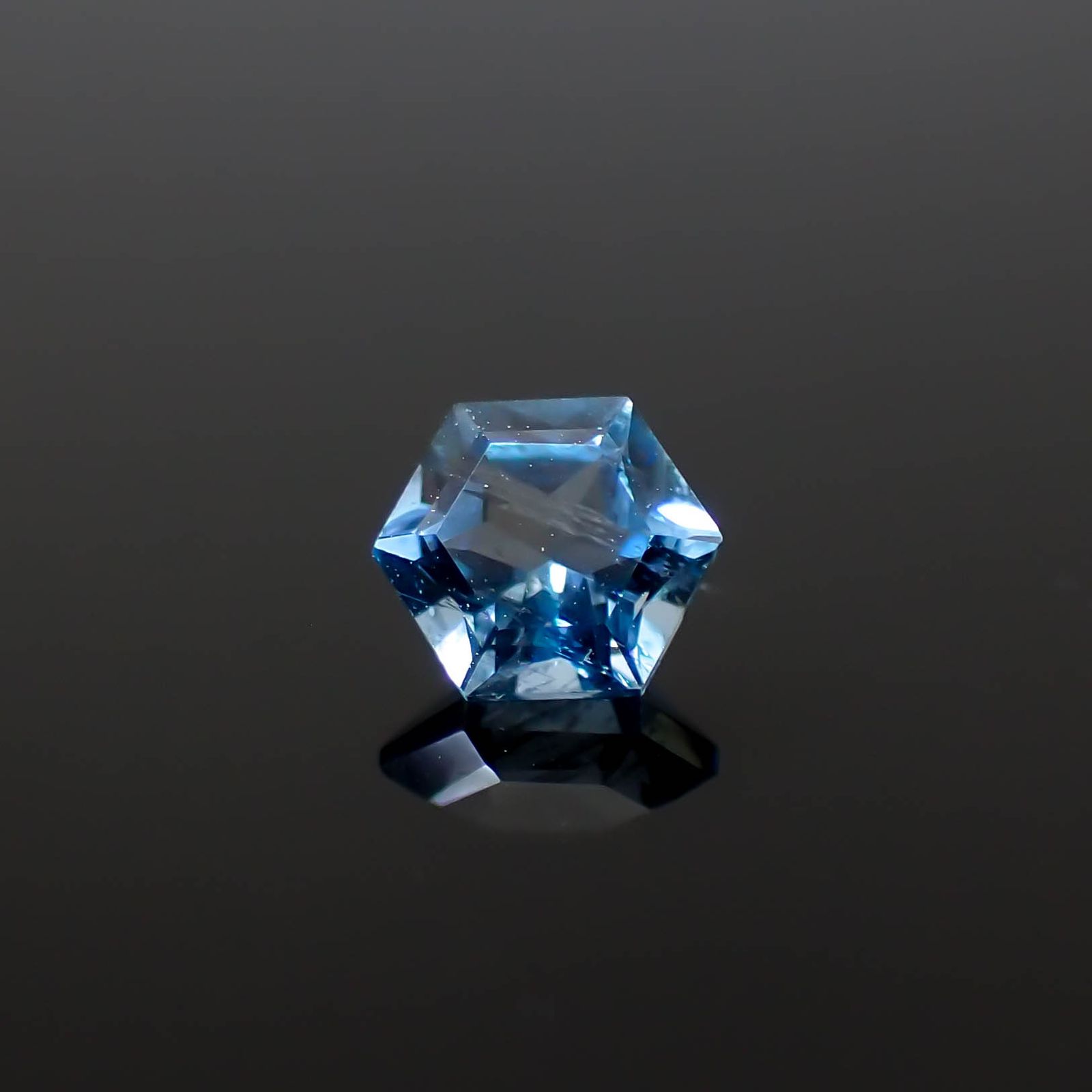 ◇ヘキサゴンカット◇サンタマリアアクアマリン ブラジル産 0.55ct [250329931]5x5mm前後