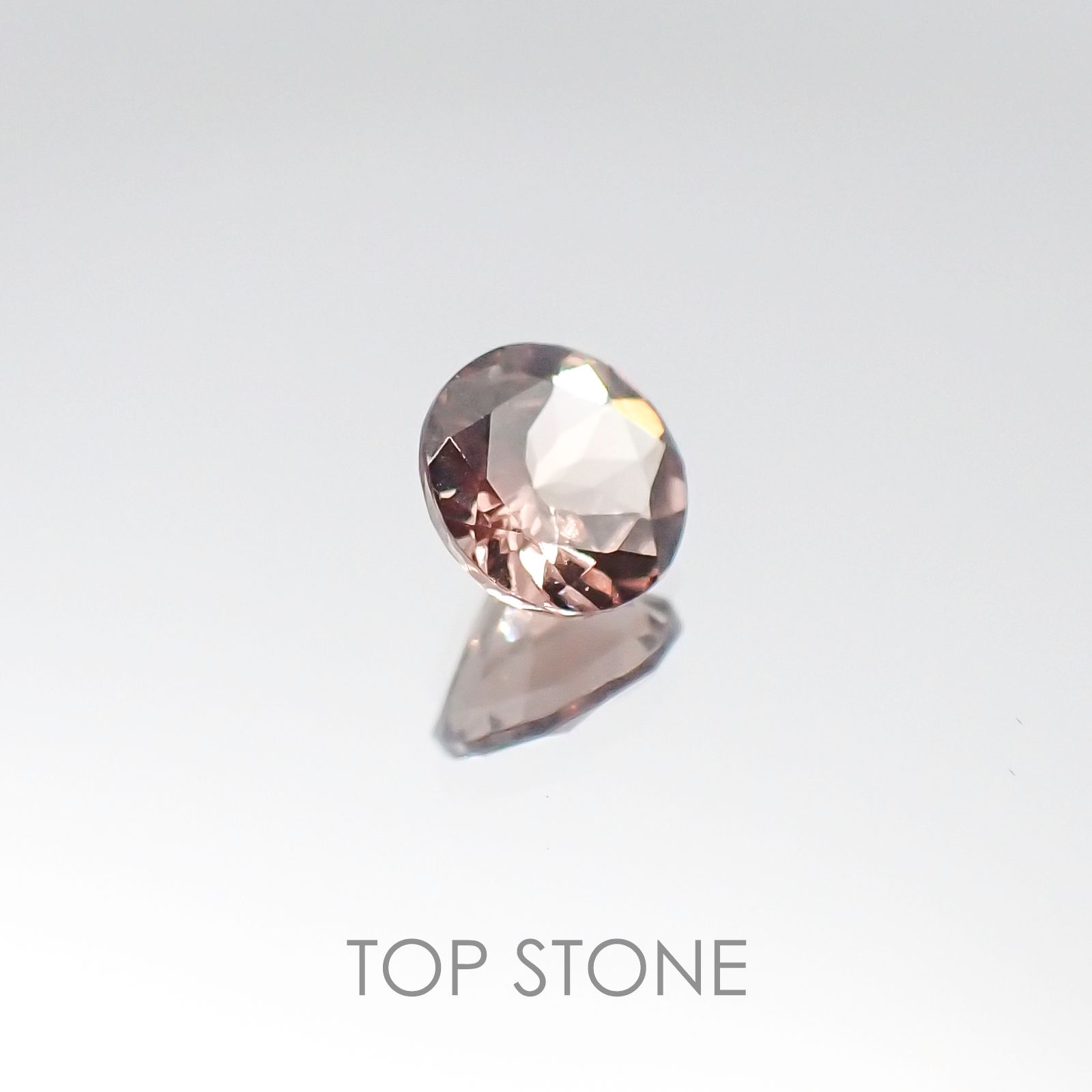 カラーチェンジマラヤガーネット タンザニア産 ルース 0.52ct[20106085]5.1×5mm前後