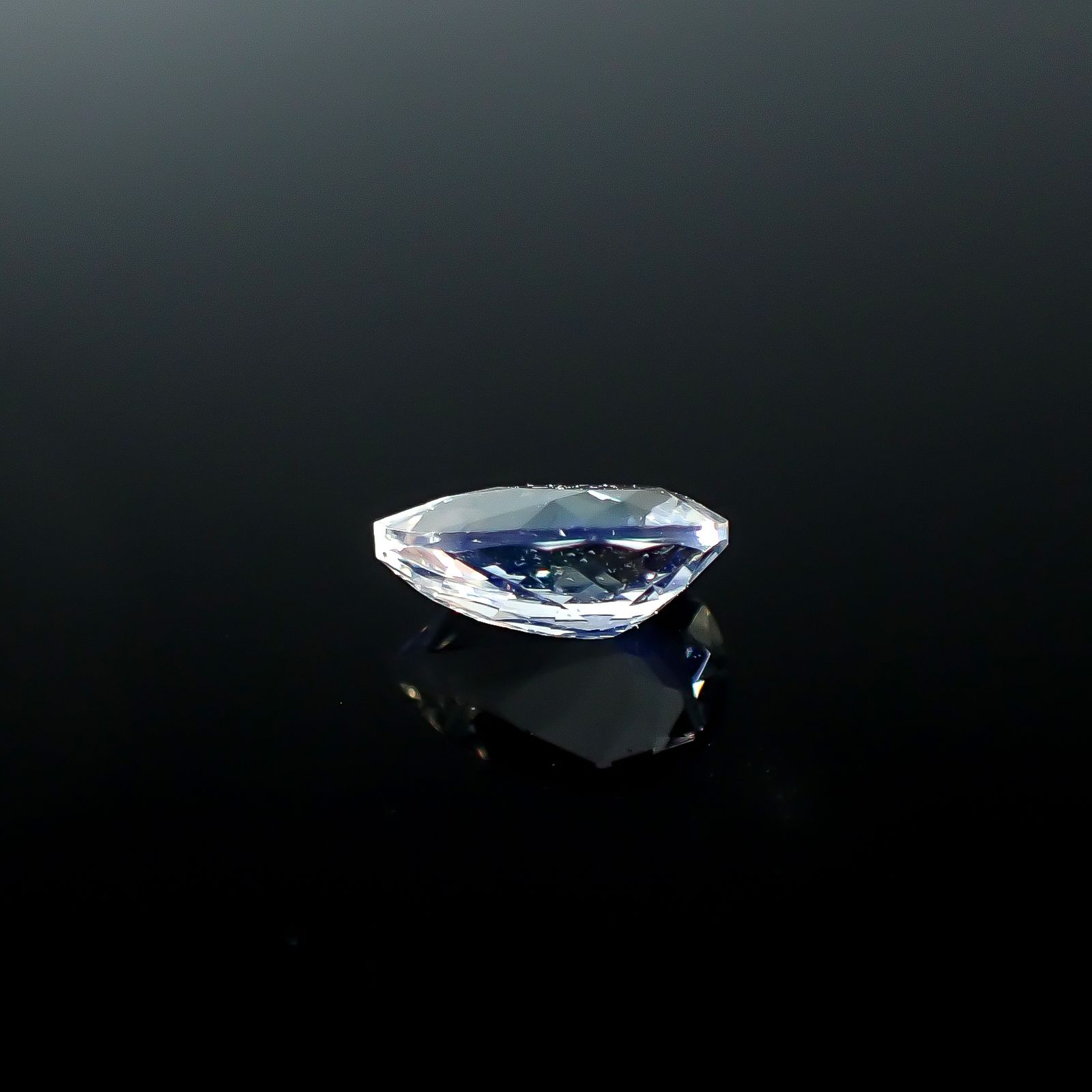 レインボームーンストーン タンザニア産 0.57ct [250730921]7x5.1mm前後