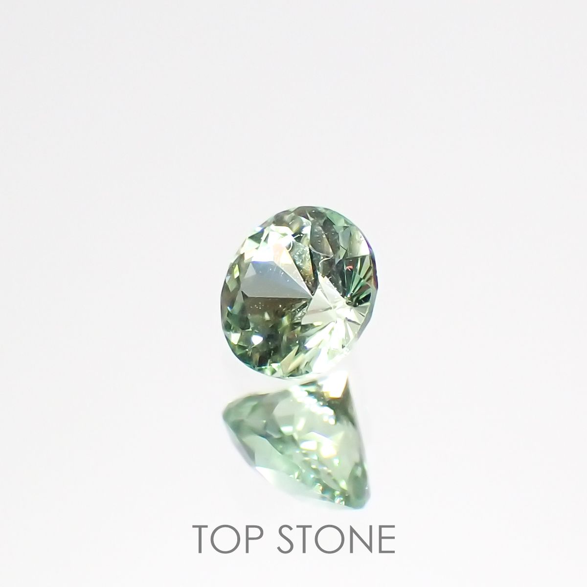 バナジウムコーネルピン(宝石名コーネルピン)タンザニア・タンガ州産 0.28ct 識別済[220115617]3.9x3.9mm前後