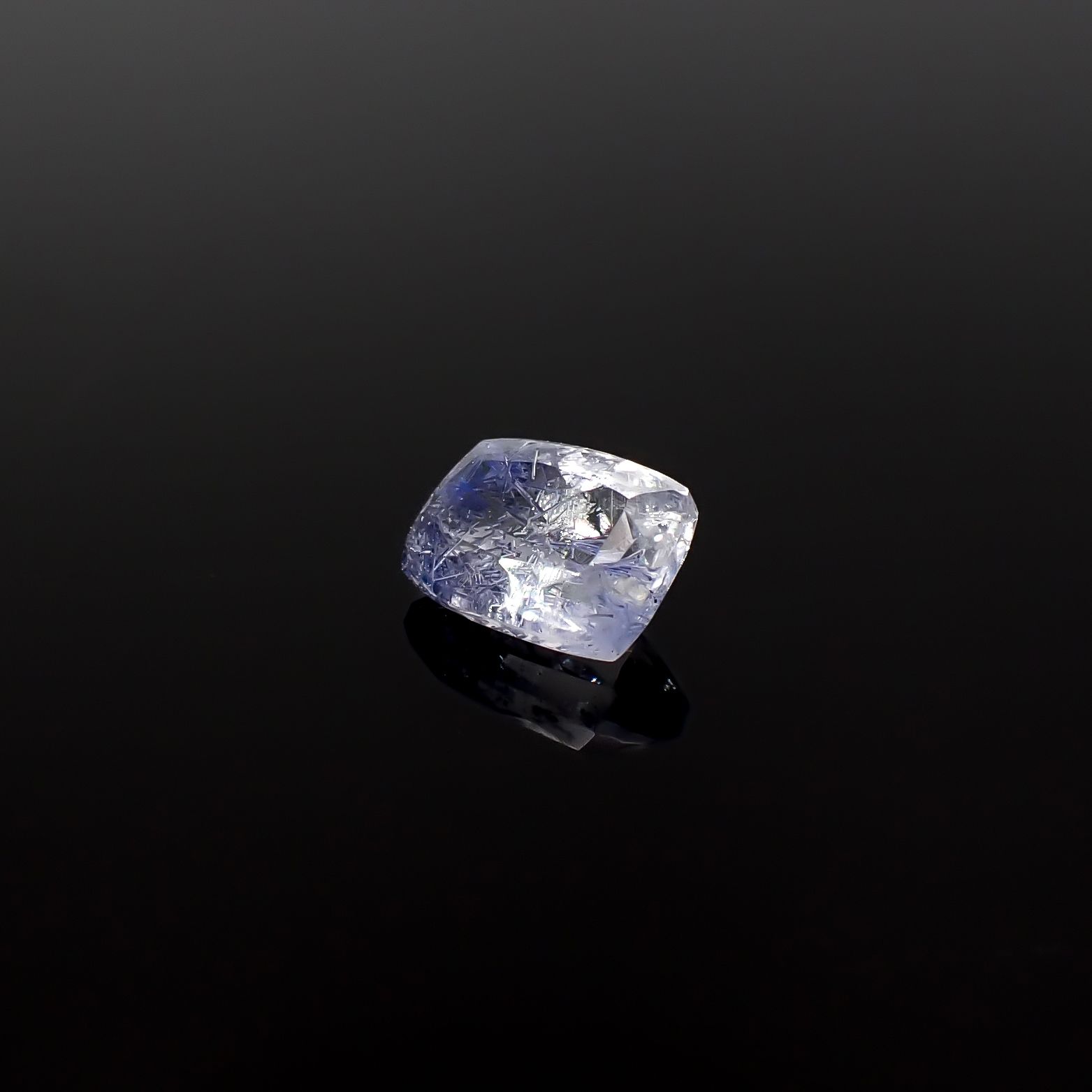 デュモルチェライトインクォーツ ブラジル産 0.86ct / 6.9x5mm前後 [260331852]