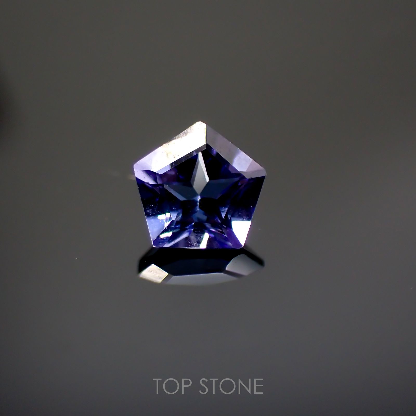 ◇ペンタゴンカット◇タンザナイト(宝石名タンザナイト)タンザニア産 0.43ct 識別済[220113848]4.9x5.2mm前後
