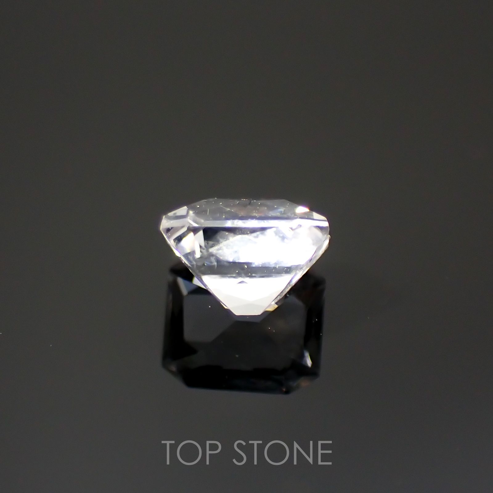 フェナカイト(宝石名フェナカイト)ブラジル産 0.43ct 識別済[220115170]4.7x4.1mm前後