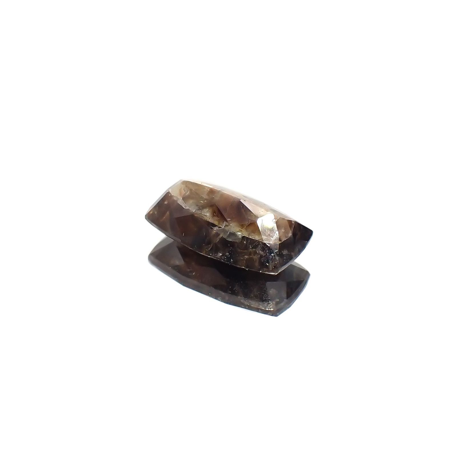 ゴールドシーンサファイア非加熱 ケニア産 4.73ct / 12.9x7.4mm前後 [230321338]