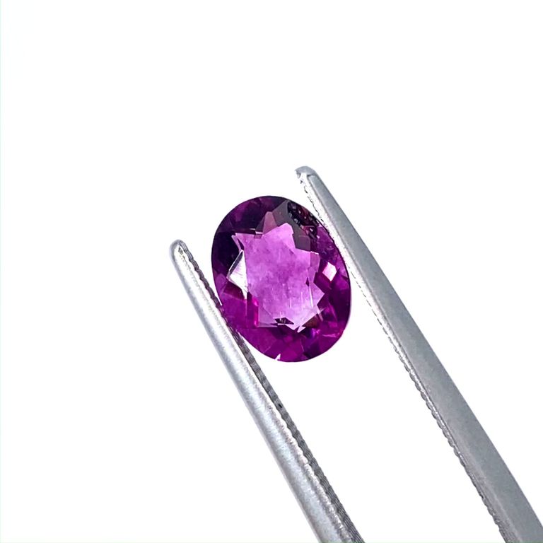 ピンクパープルフローライト 中国産 1.47ct / 8.2x6.2mm前後 