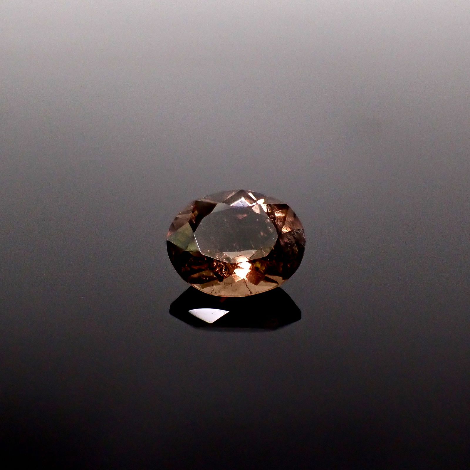 コロンビアナイト コロンビア産 4.07ct / 12.7x10.3mm前後 [260331921]